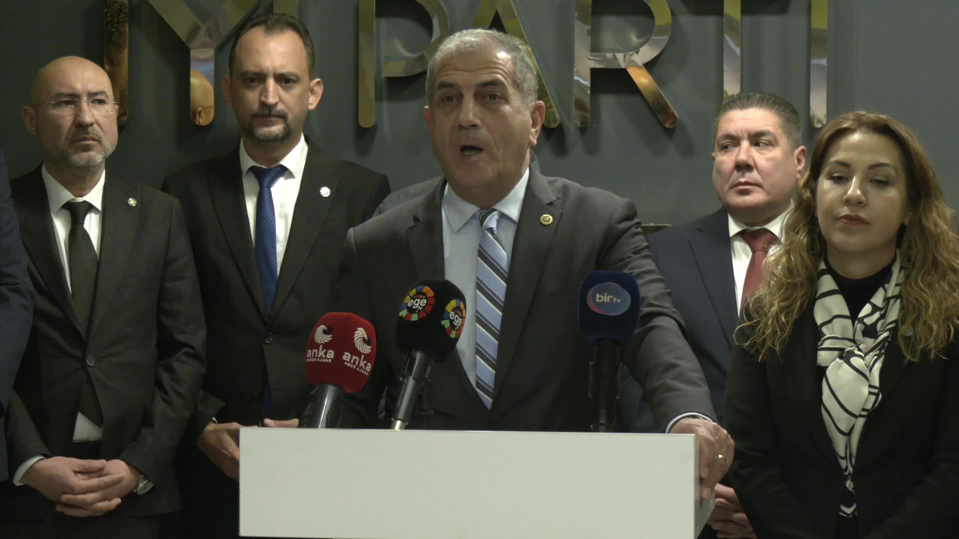 İYİ Parti'de üye katılım heyecanı
