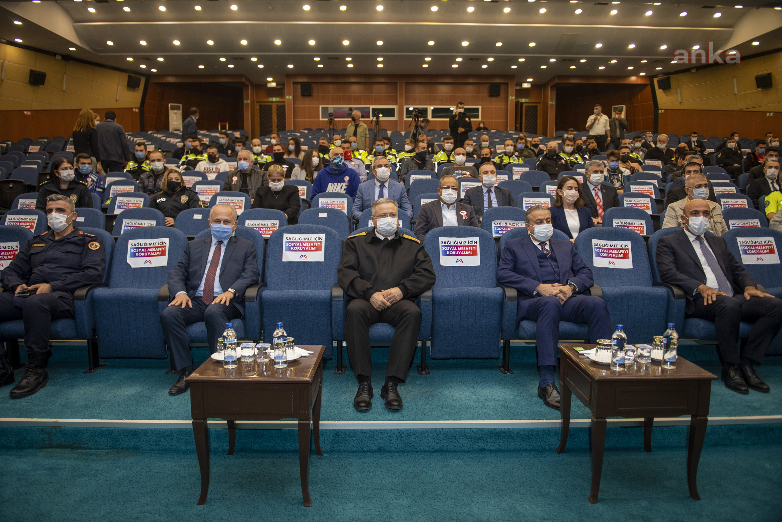 “BEN DE KASKIMI TAKIYORUM" KAMPANYASINA DESTEKLERİNDEN DOLAYI BAŞKAN SEÇER’E PLAKET VERİLDİ