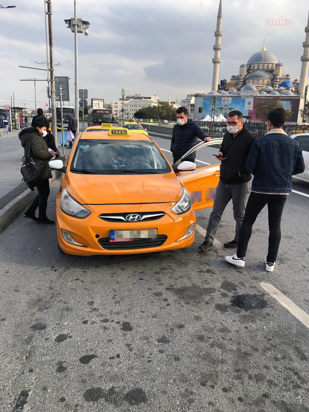 İSTANBUL'DA TAKSİLERE SİVİL ZABITA DENETİMİ