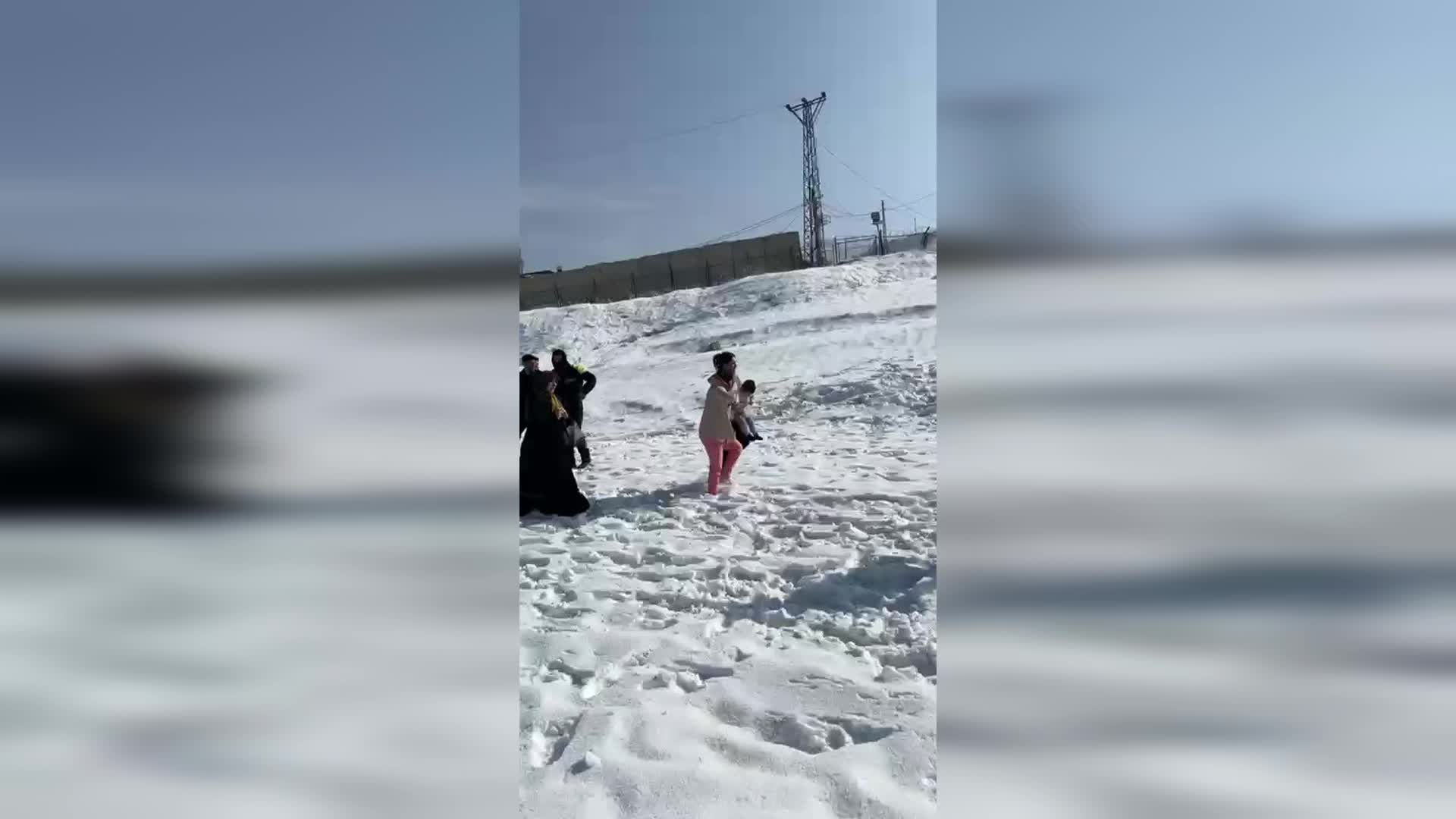 Hakkari’de köpeklerin saldırısına uğrayan 12 yaşındakı kız çocuğu yaşamını yitirdi, Bakan Tunç soruşturma başlatıldığını açıkladı