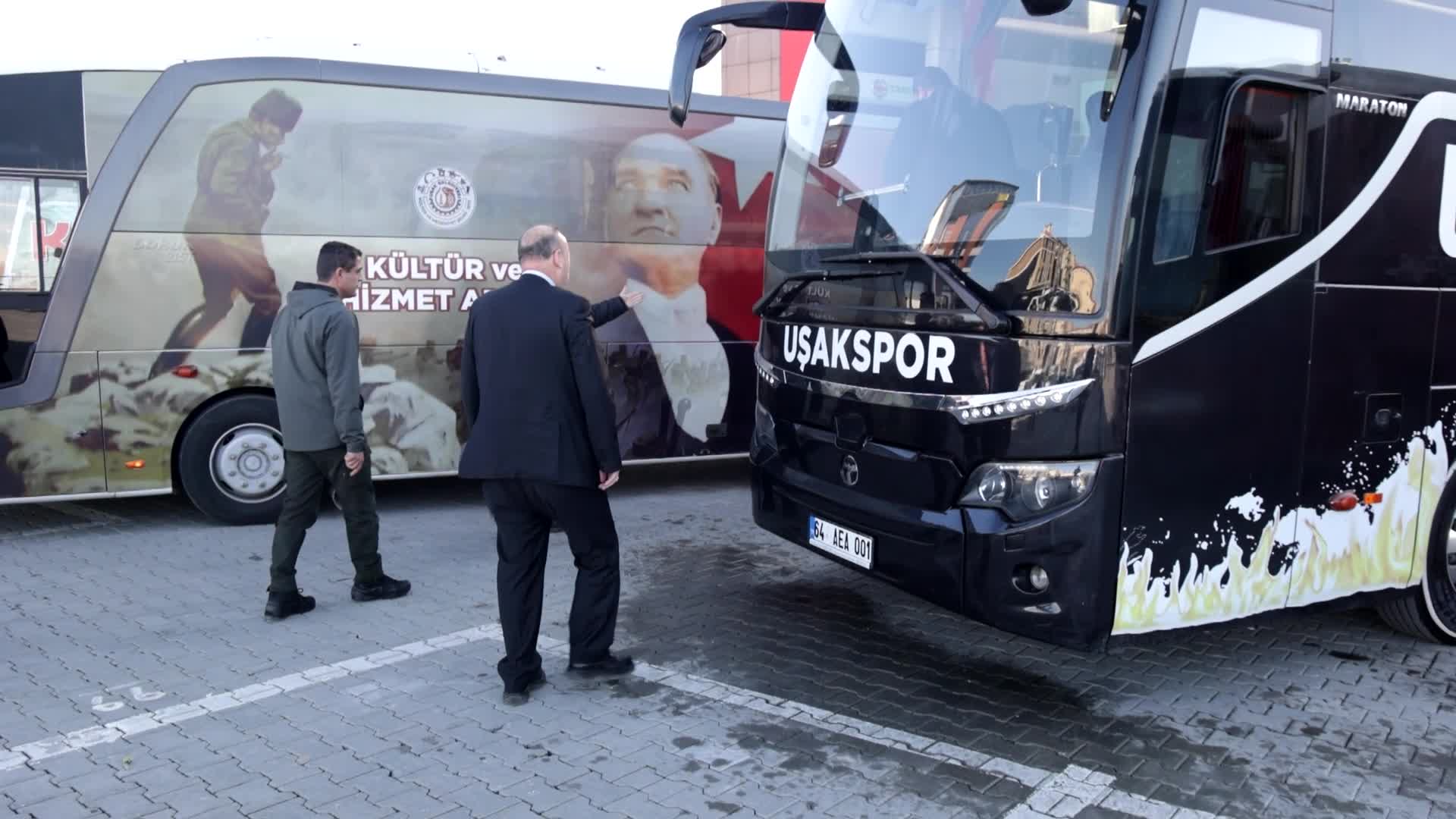 Uşak Belediye Başkanı Yalım, yeni alınan araçları tanıttı