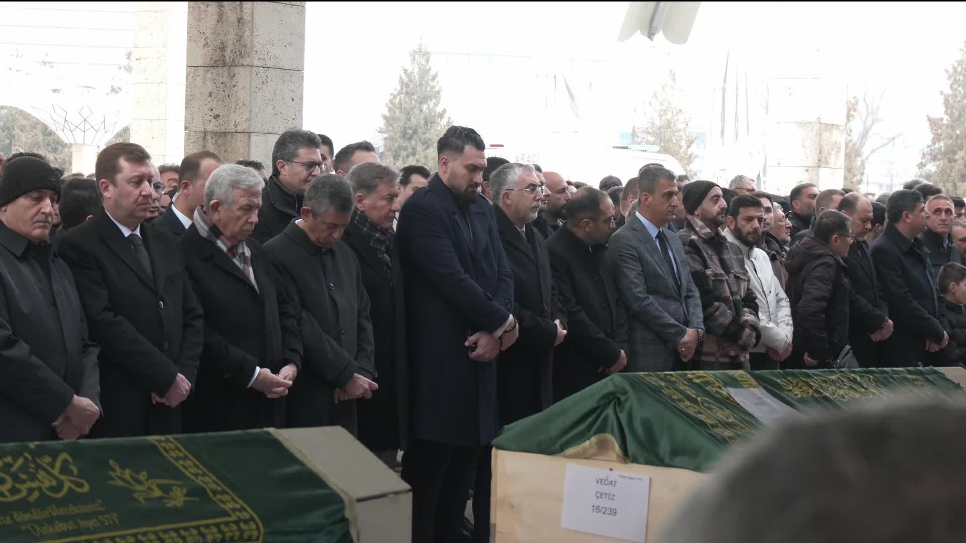 Yangın faciasında hayatını kaybeten Çetiz ailesi, son yolculuğuna uğurlandı