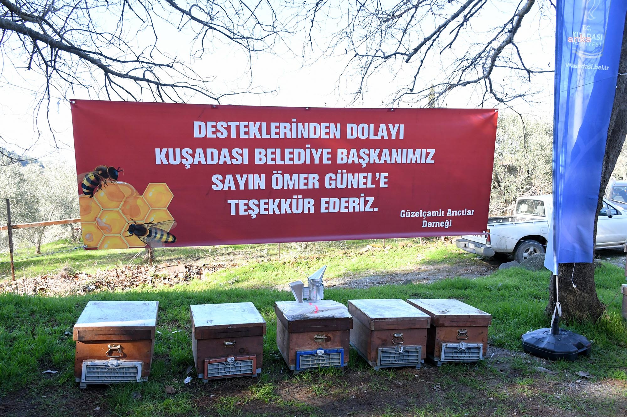 Kuşadası Belediyesi’nden ilçeli arıcılara malzeme desteği