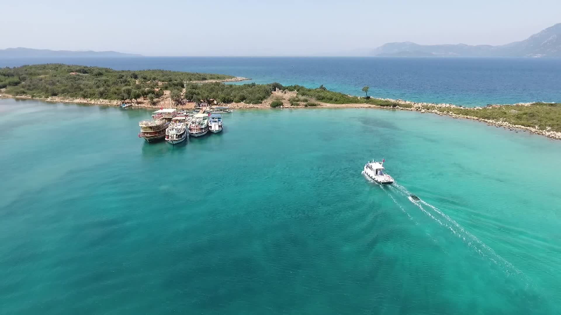 MUĞLA BÜYÜKŞEHİR BELEDİYESİ DENİZLERİ TEMİZLEDİ:"2 MİLYON 237 BİN 68 LİTRE ATIK SU TOPLADI"
