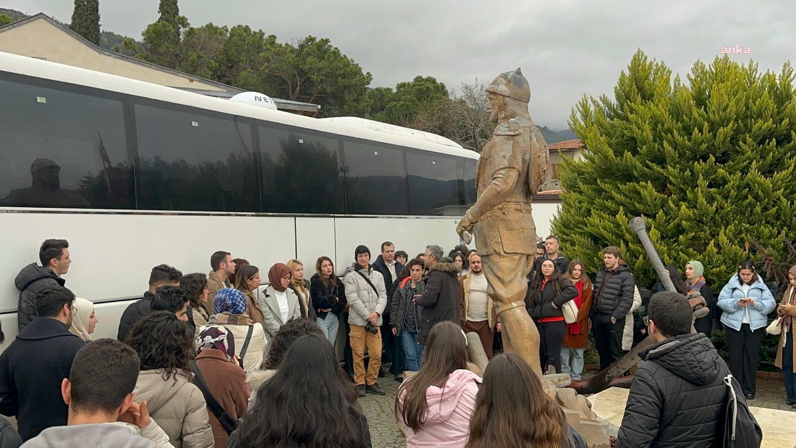 İzmir Büyükşehir Belediyesinini “Gençler İzmir’i Geziyor” projesi