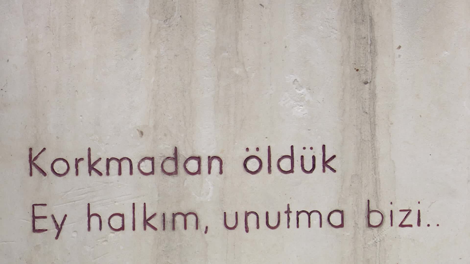 Gazeteci Uğur Mumcu, 32'nci ölüm yıldönümünde mezarı başında anıldı