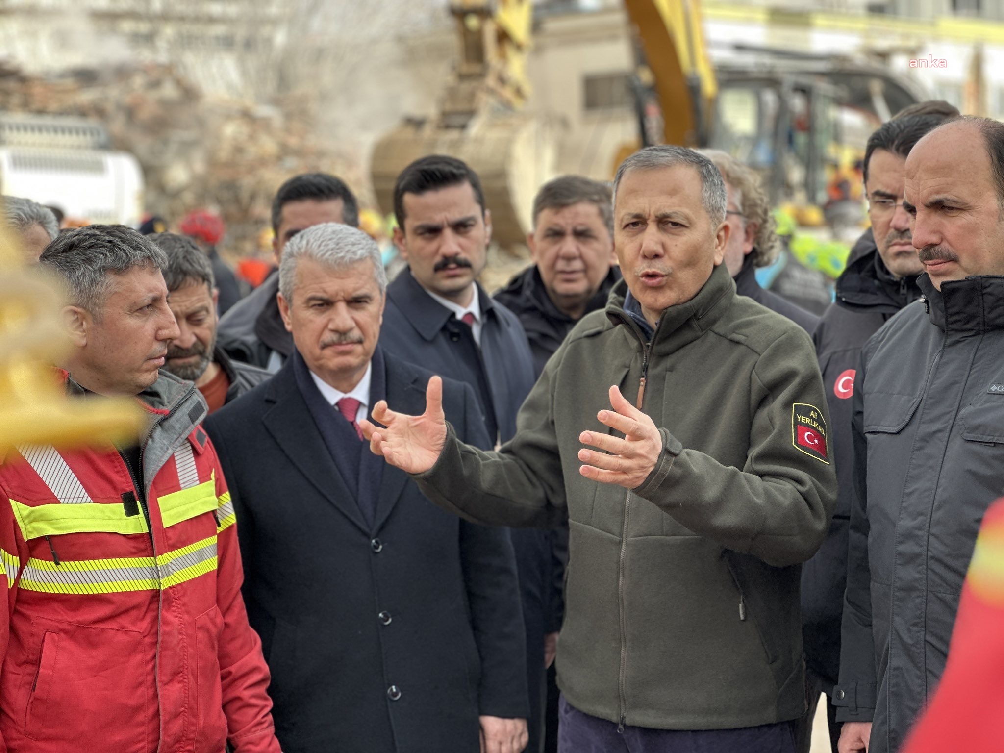 İçişleri Bakanı Yerlikaya, Konya'da çöken binayla ilgili çalışmalarda, 57 kamu kurumu ve STK’lardan 1568 personelin görev yaptığını bildirdi