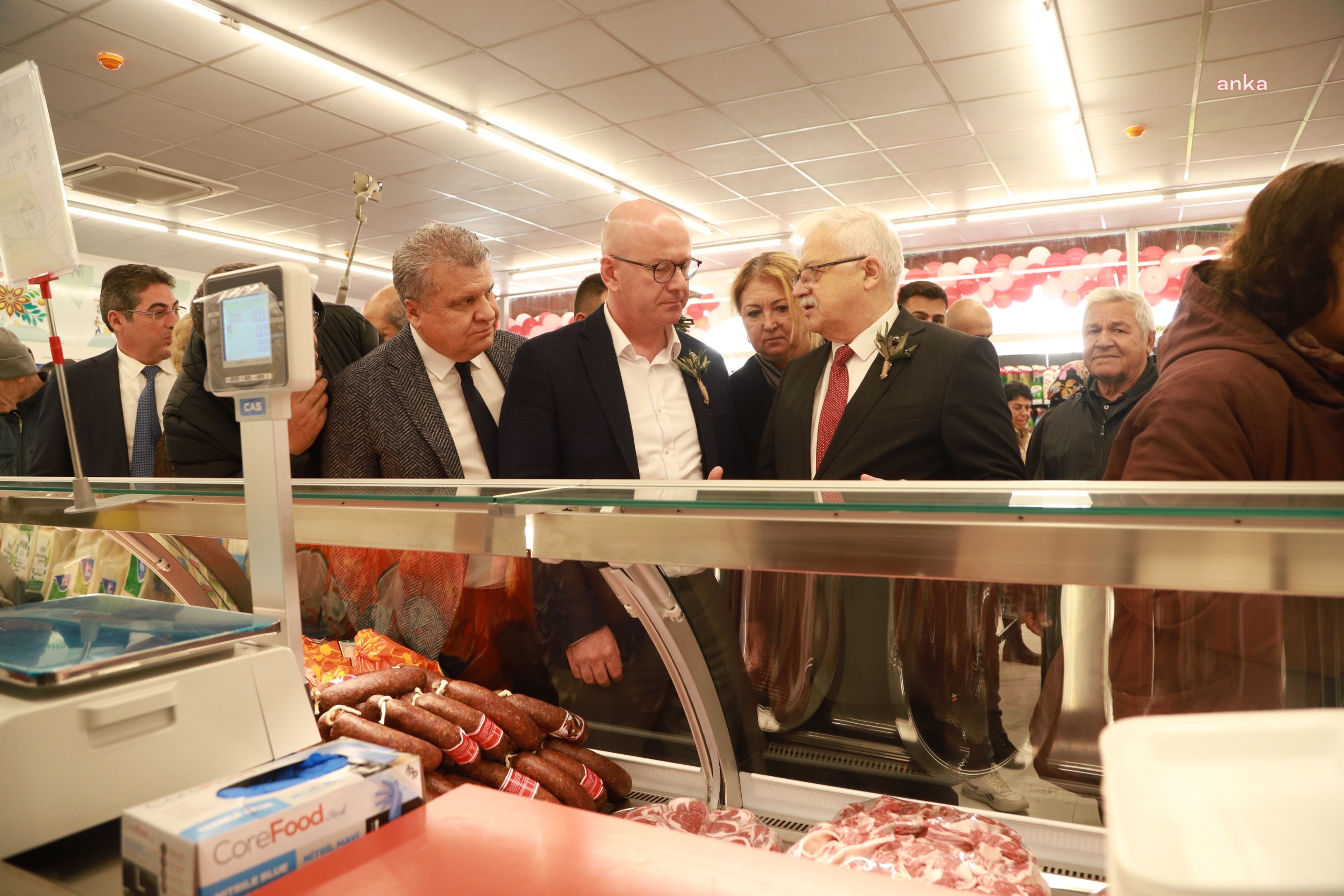 Burhaniye Belediyesi, Halk Market’i hizmete açtı