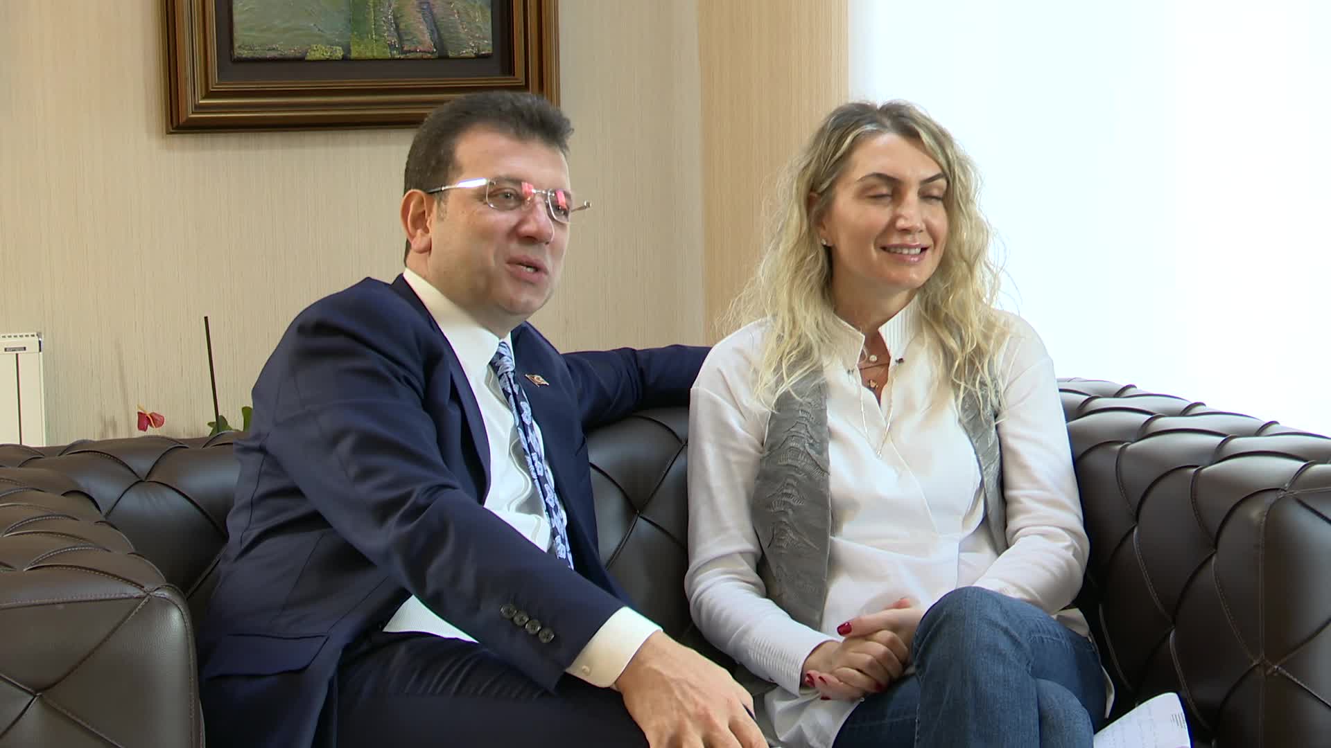 İMAMOĞLU ÇİFTİNDEN ÇOCUKLARA: BU ZOR GÜNLERİ YARATICI FİKİRLERLE HEP BERABER ATLATACAĞIZ