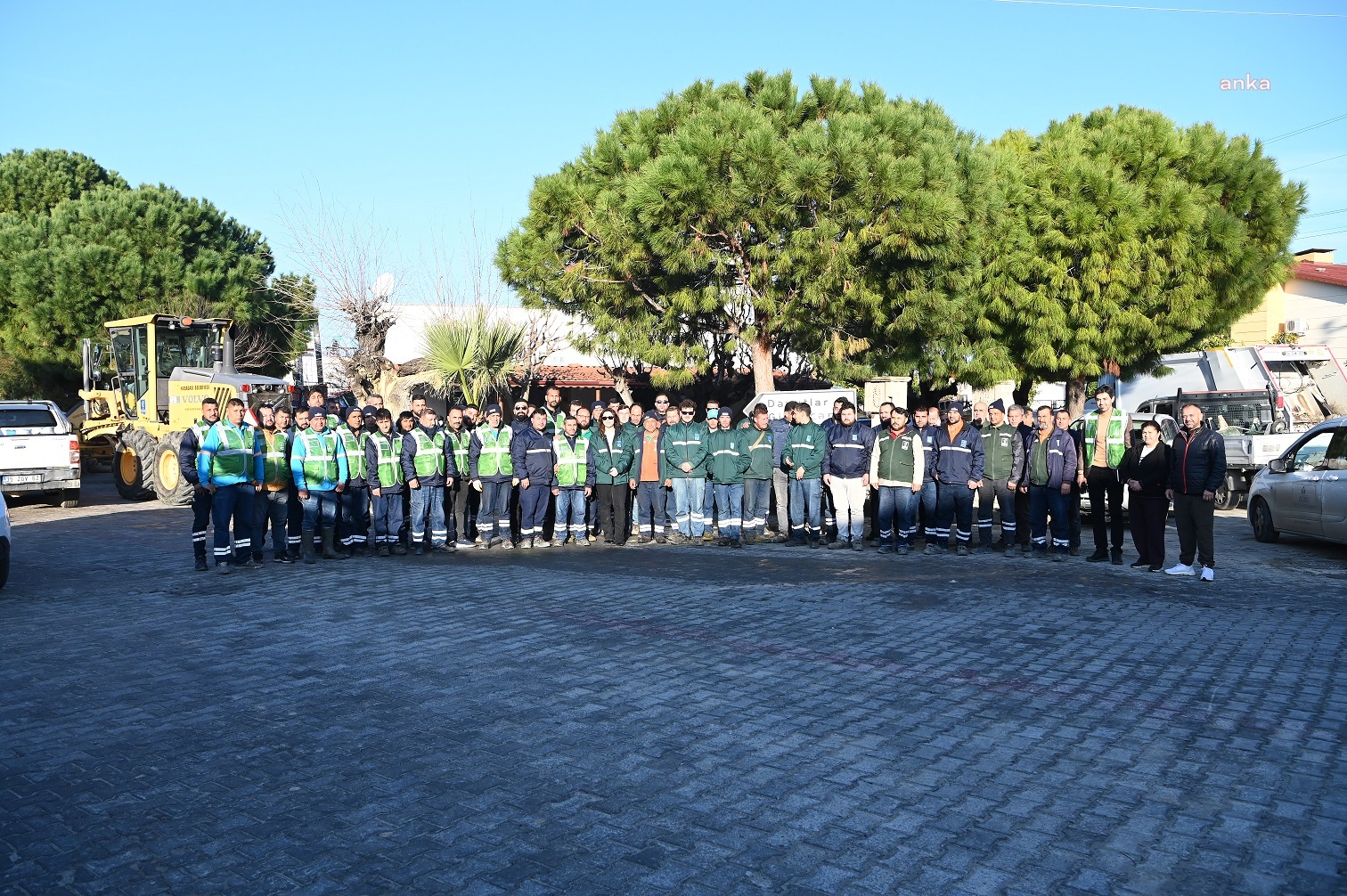 Kuşadası Belediyesi’nden mahallelerde temizlik seferberliği