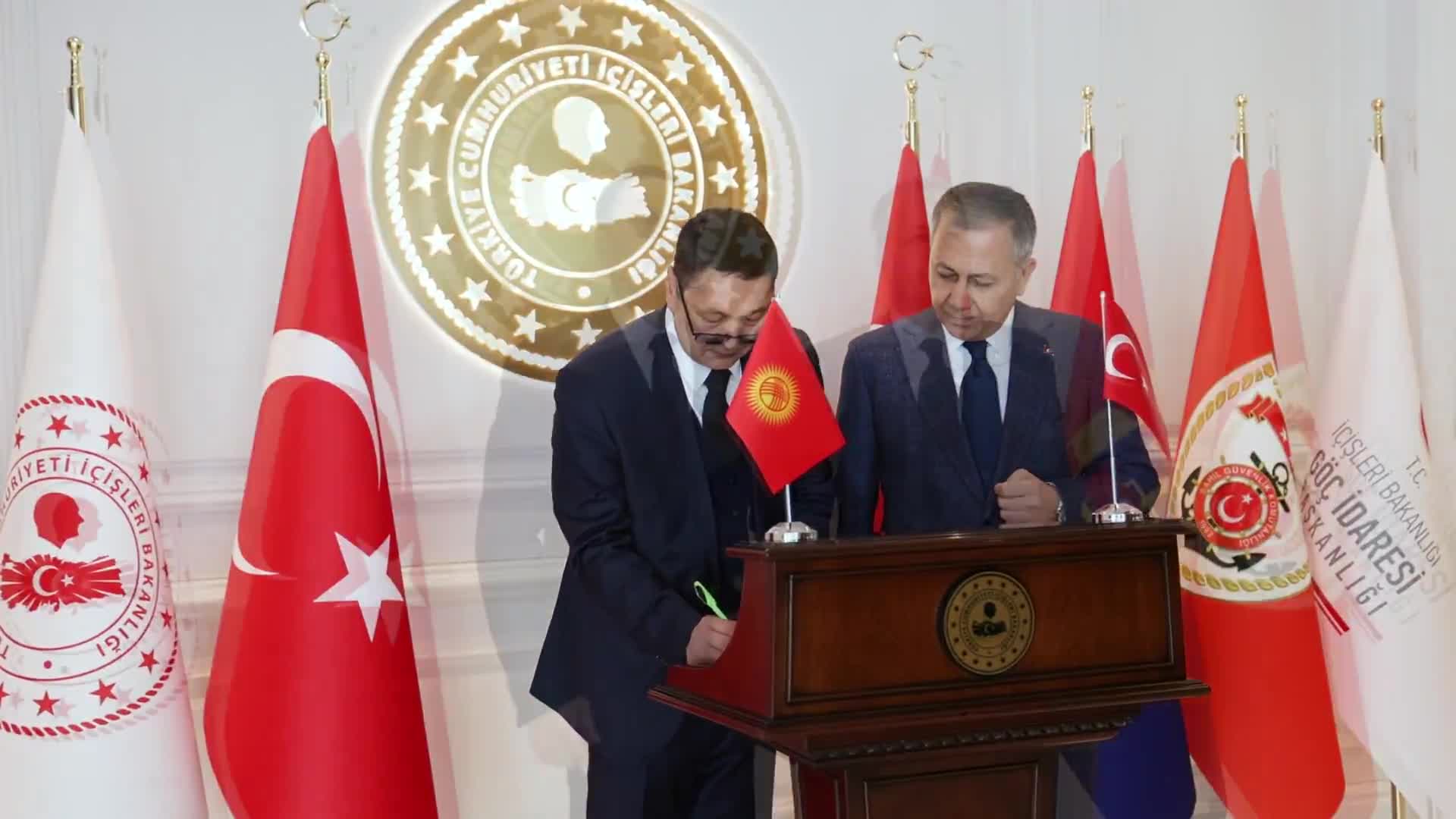 İçişleri Bakanı Yerlikaya, Kırgızistan Acil Durumlar Bakanı Boobek Azhikeev ile görüştü