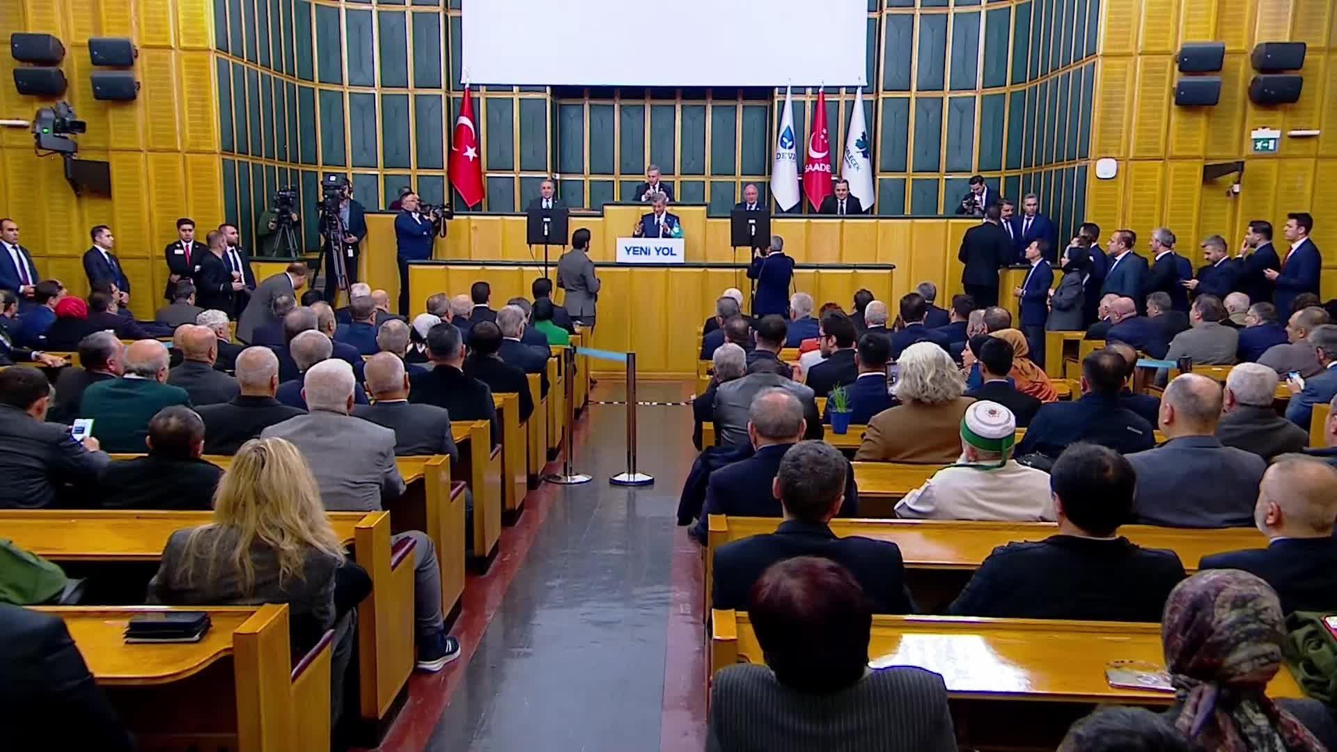 Yeni Yol TBMM grup toplantısı... Ahmet Davutoğlu: " Kültür ve Turizm Bakanı’nın rant siyaseti, Bolu Belediye Başkanı’nın şov siyaseti. 78 cana mal oldu"