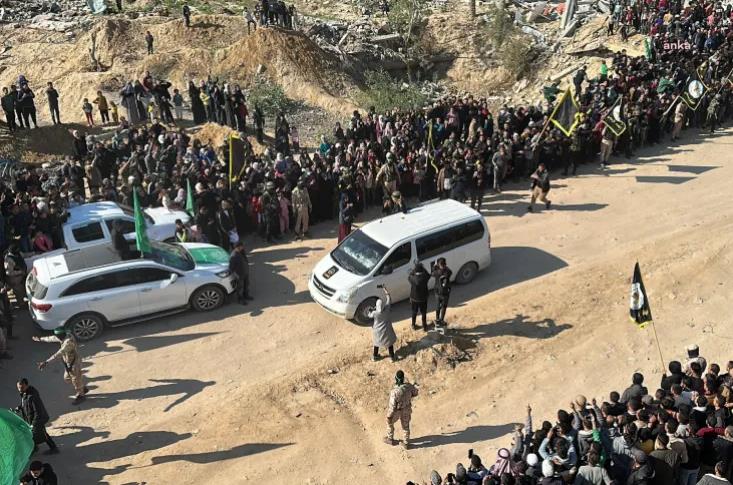 İsrail-Hamas arasındaki üçüncü rehine takası.... Hamas, üç İsrailli rehineyi daha serbest bıraktı