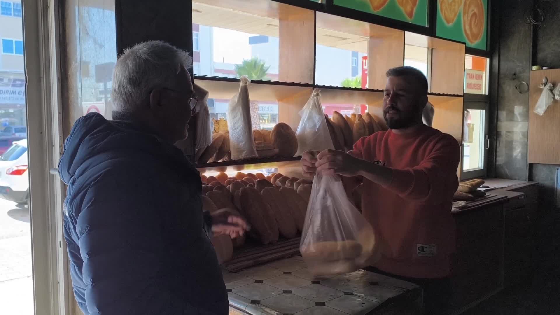Ekmek zammına tepki gösteren vatandaş: "Neye zam gelmiyor ki ekmeğe zam gelmesin"