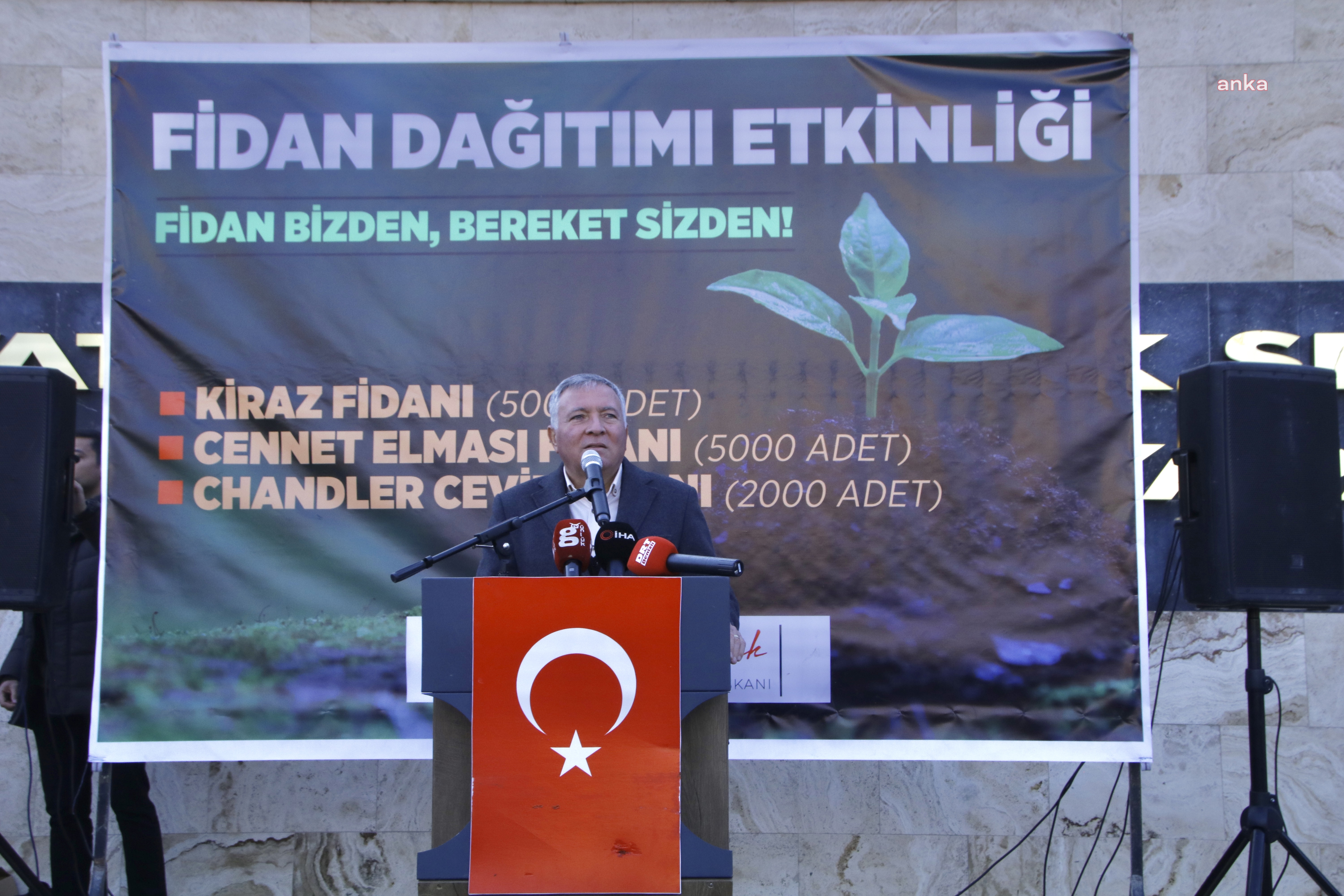 Honaz Belediyesi'nden üreticiye fidan desteği