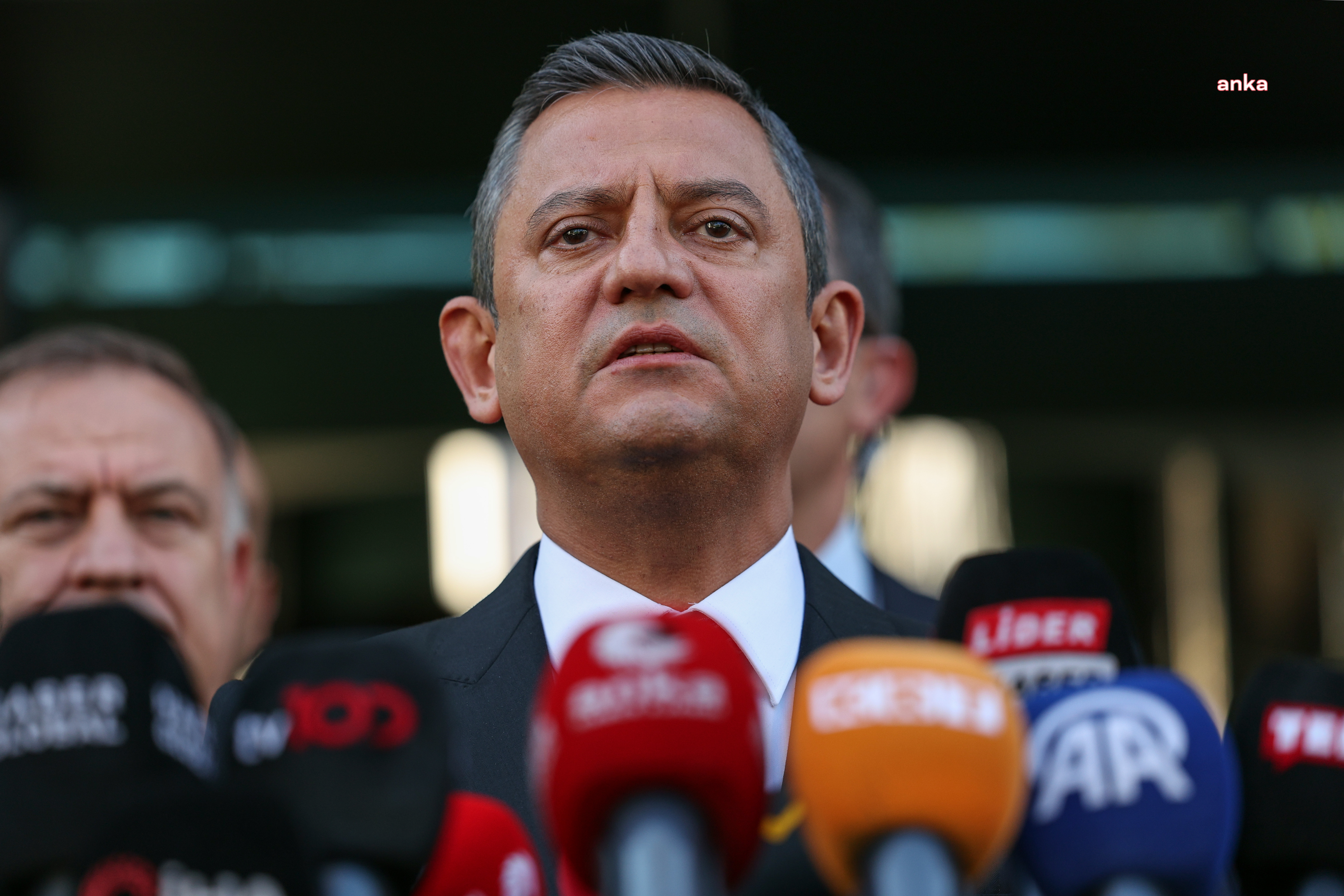Özgür Özel: "Barış Manço'yu ölümünün 26'ncı yılında özlemle anıyorum"