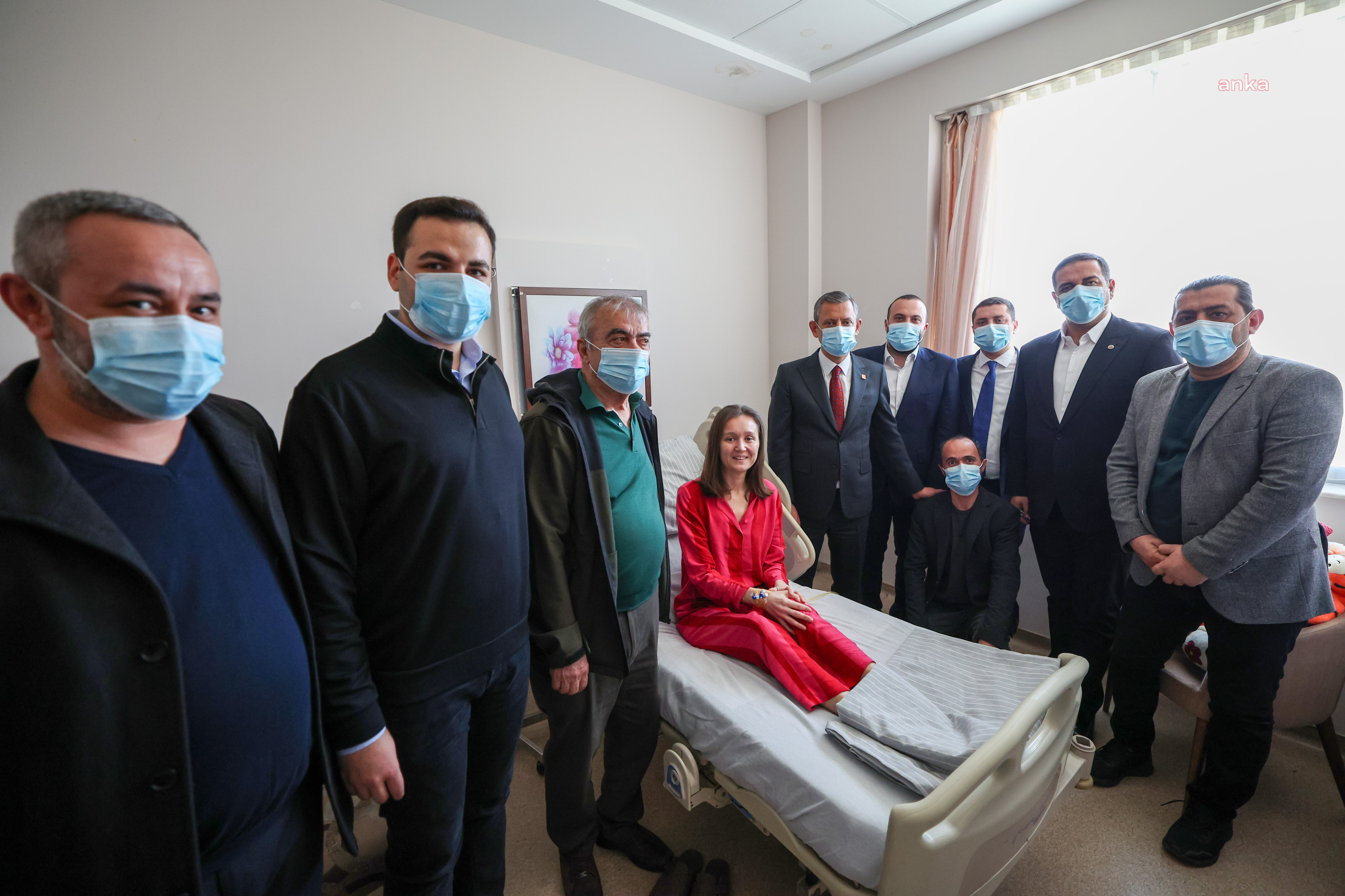CHP Lideri Özel'den Şehzadeler Belediye Başkanı Durbay'a hastanede ziyaret