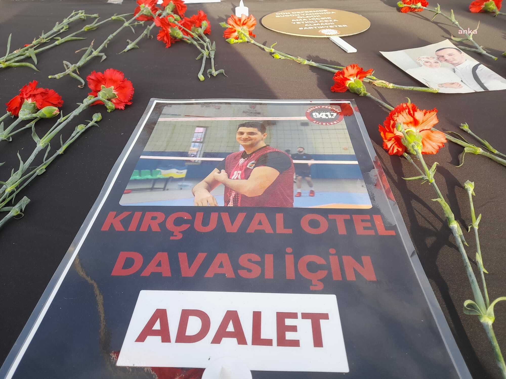 Adalet Peşinde Aileleri Platformu’ndan Kadıköy’de “6 Şubat” anması: “Bu felaketler bitmeyecek ama önlemler alındığında önüne geçebileceğiz”