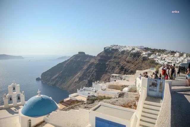 Yunanistan, “şiddetli deprem” korkusuyla Santorini'ye kurtarma ekipleri gönderdi