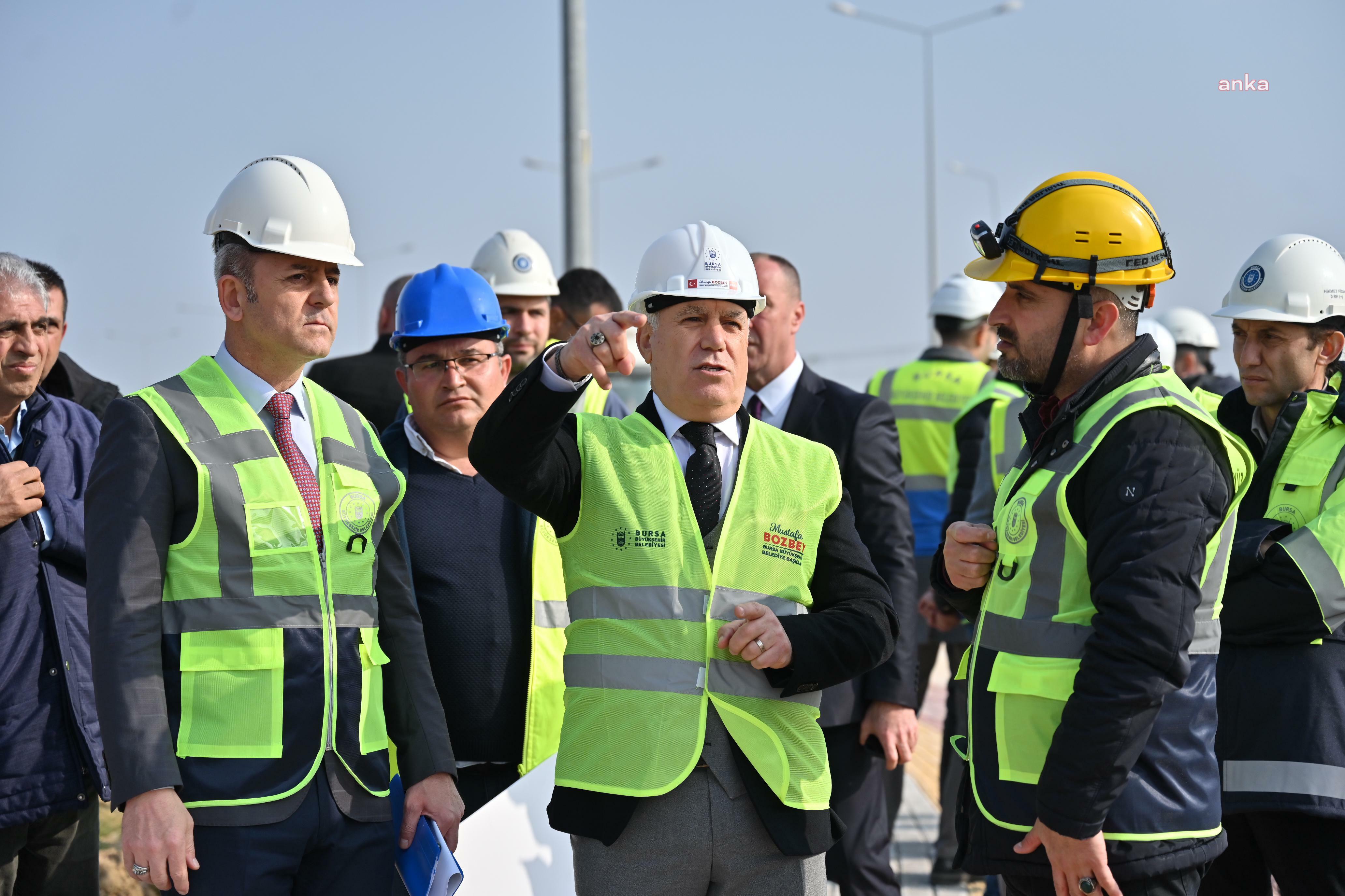 Bursa Büyükşehir Belediyesi, trafik sıkışıklığını azaltmak için ilave şerit oluşturma çalışmalarına devam ediyor