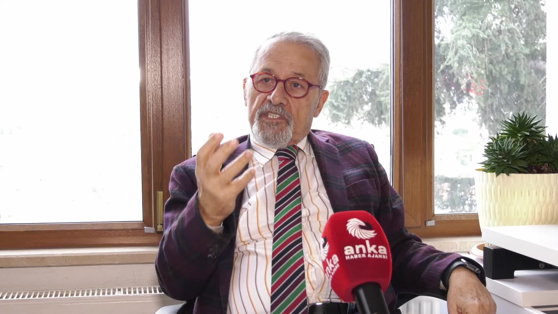 Ege’deki depremlere ilişkin ANKA'ya açıklama yapan Naci Görür: “Büyük kırılmayla sonuçlanırsa tsunami de olur, kıyılarda yıkıma da neden olur”
