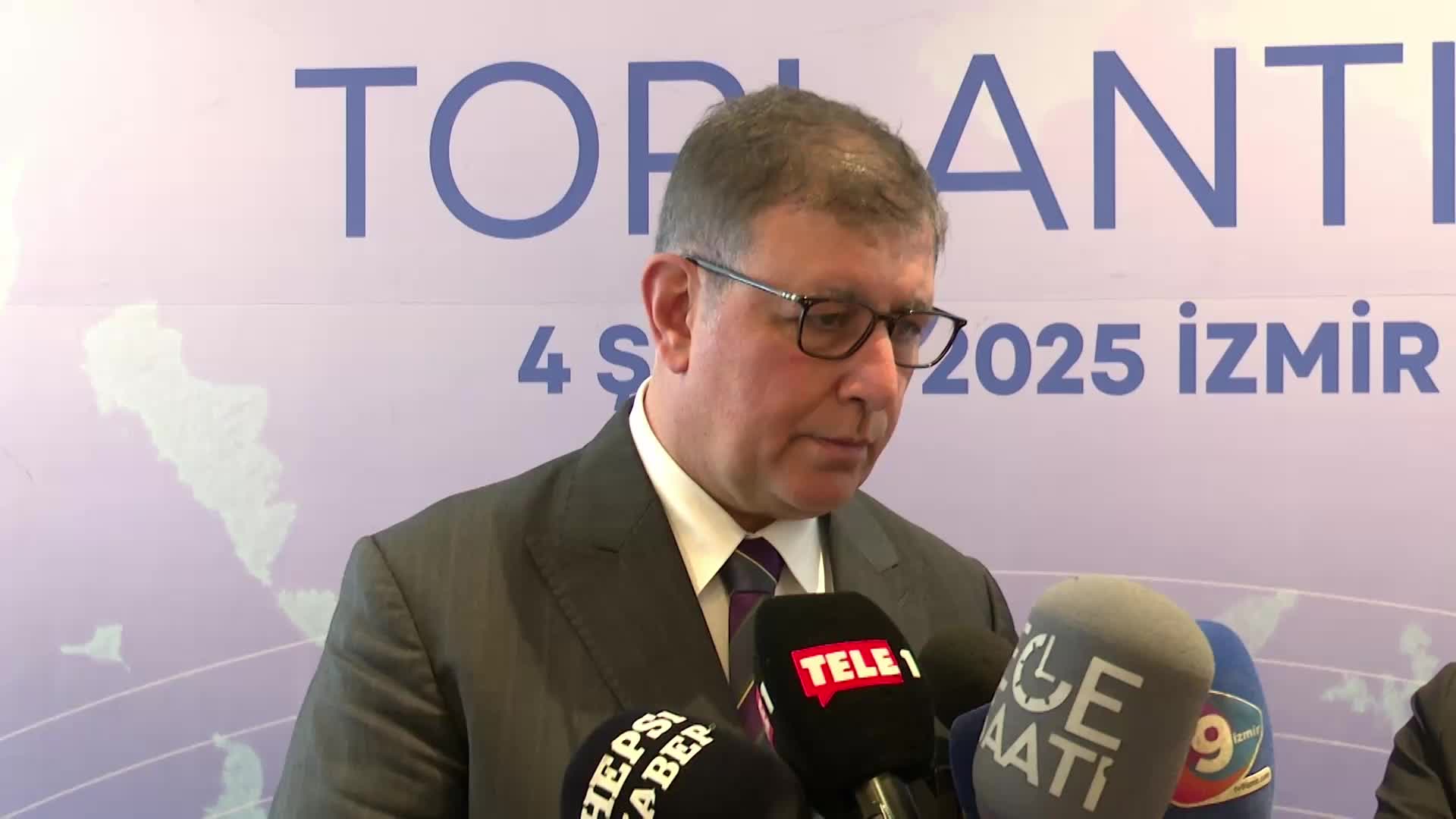 İzmir Büyükşehir Belediye Başkanı Tugay: "İzmir'de Afet İşleri Dairesi Başkanlığımızın koordinasyonunda bir kriz masası oluşturduk"