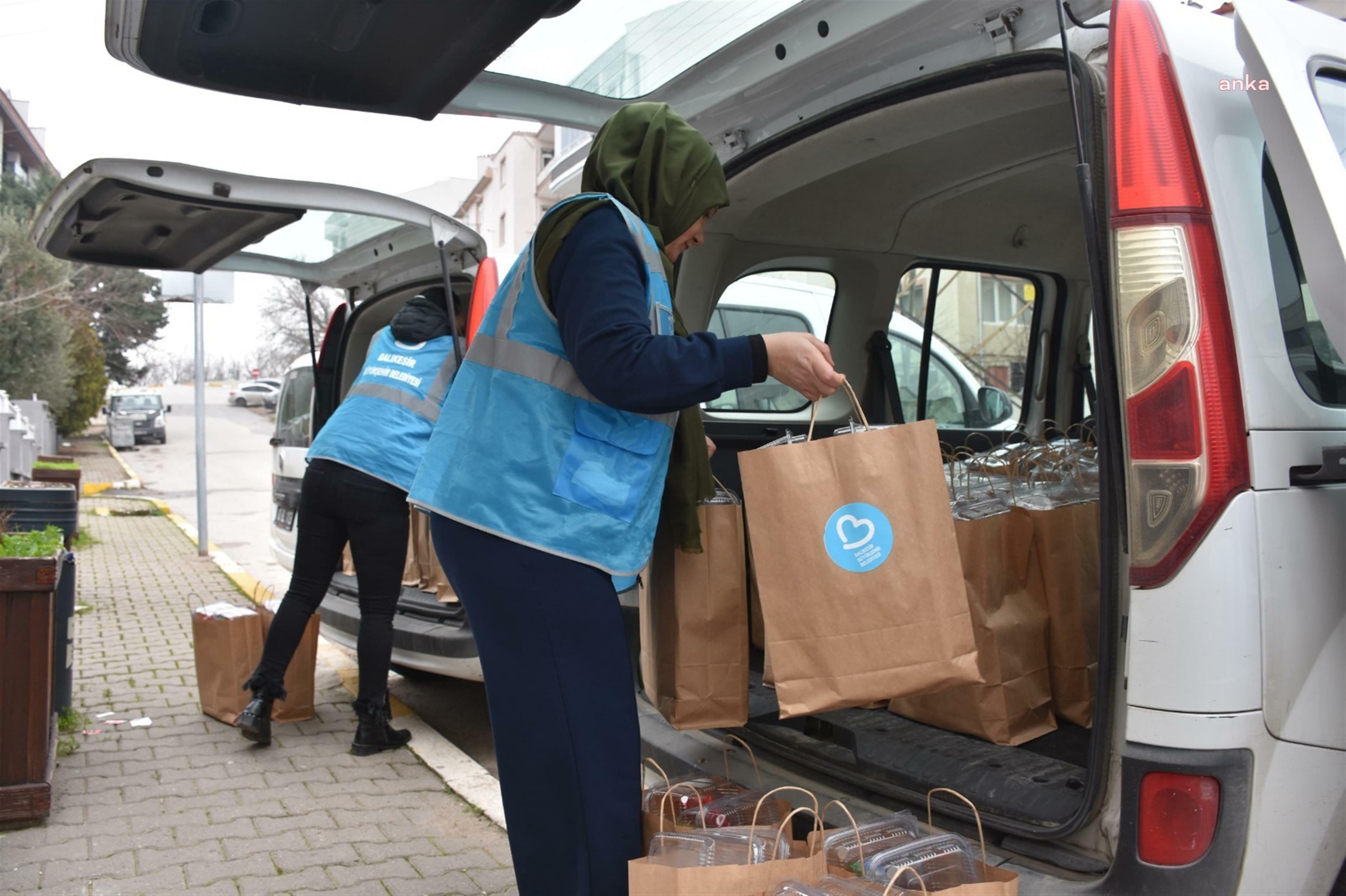 Balıkesir Büyükşehir Belediyesi'nin öğrencilere yönelik başlattığı  beslenme desteği sürüyor