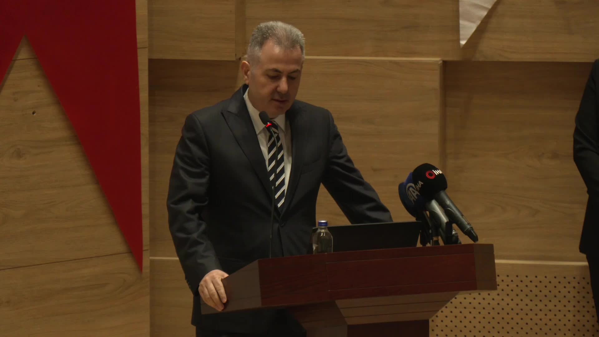 İzmir Valisi Elban’dan 'Santorini' açıklaması: İlimizin o felaketten doğrudan etkilenme ihtimali sıfıra yakın