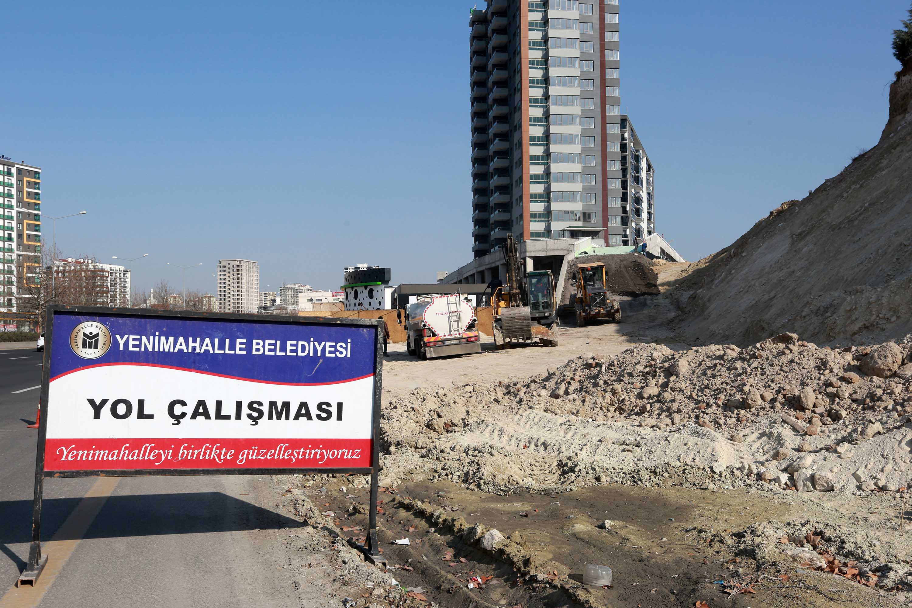 YENİMAHALLE'DE YOL AÇMA ÇALIŞMALARI SÜRÜYOR