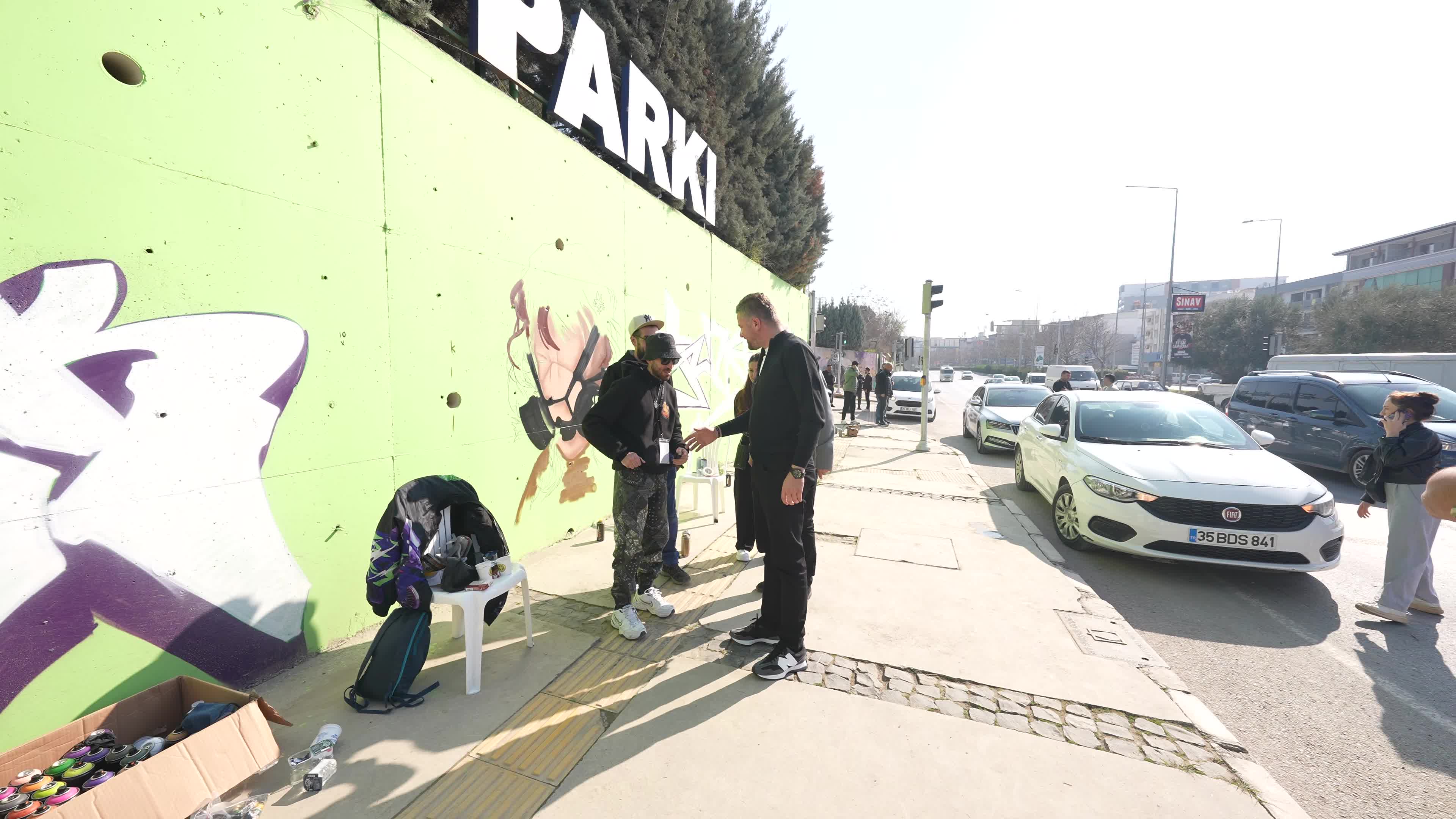 Grafiti sanatçılarından İzmir'de görsel şölen: Buca'nın duvarları tuvale döndü