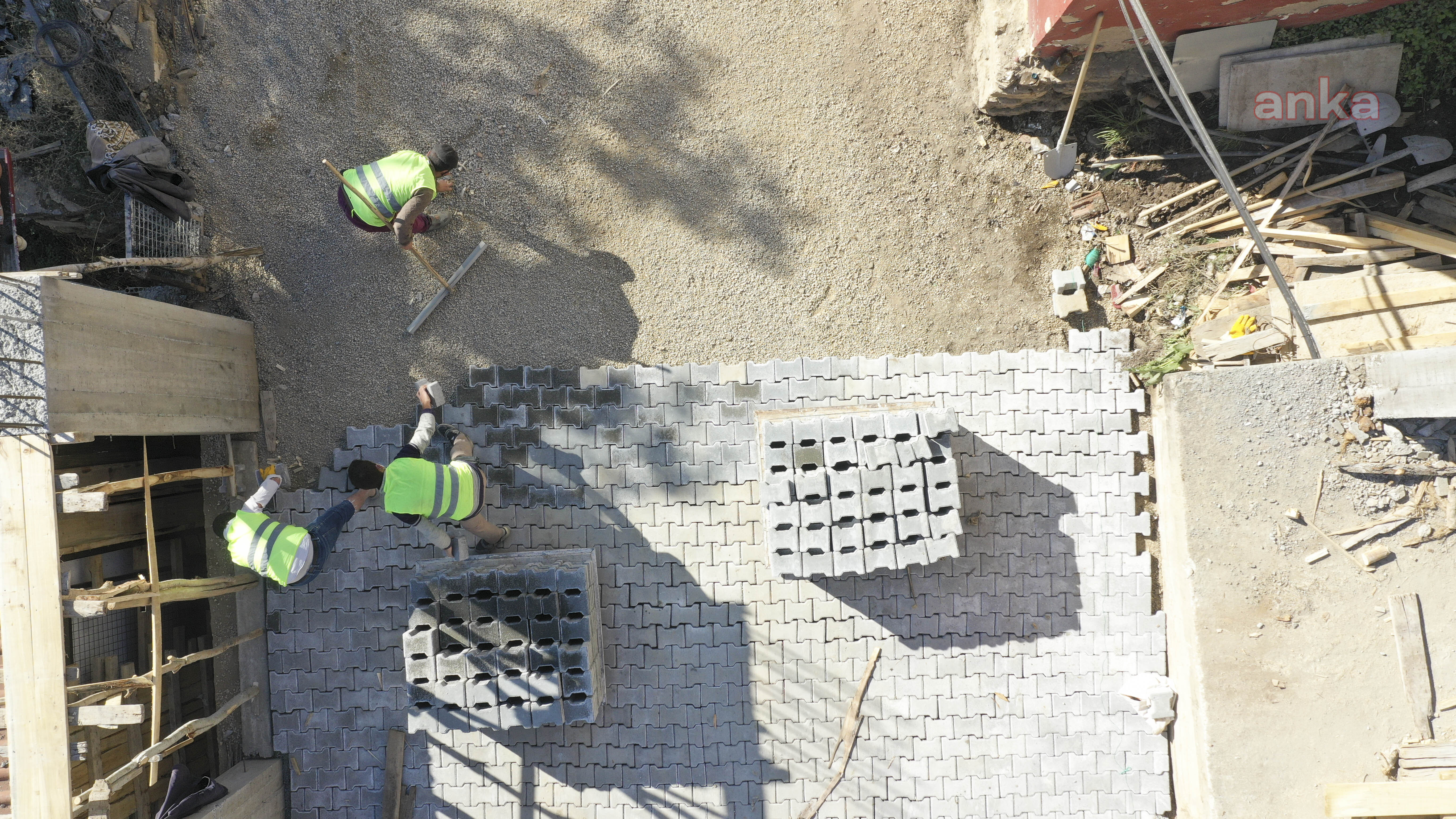 AYDIN BÜYÜKŞEHİR BELEDİYESİ MAHALLE YOLLARINI YENİLİYOR