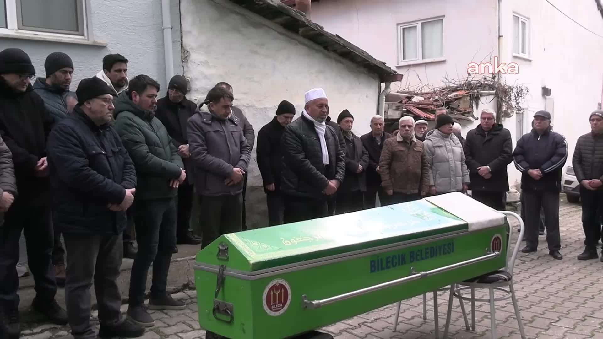 Bilecik’te 90 yaşında hayatını kaybeden Celil Gülen'in cenazesi, vasiyeti üzerine yarım asırlık otomobiliyle taşındı