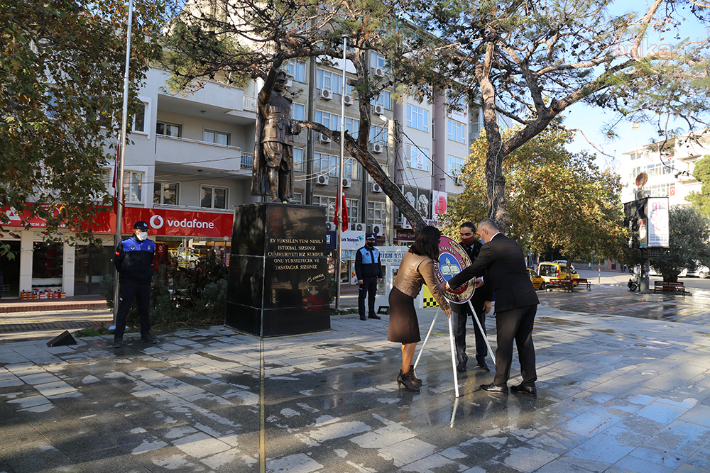 ÖĞRETMENLER GÜNÜ BURHANİYE’DE DÜZENLENEN TÖREN VE ZİYARETLERLE KUTLANDI