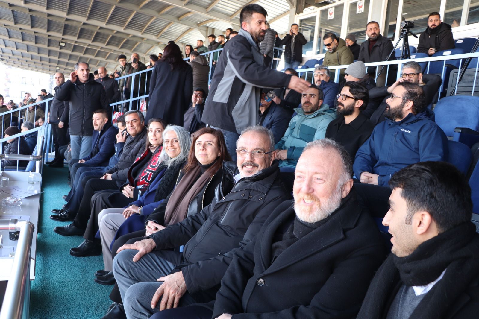DEM Parti ve DBP Eş Genel Başkanlarından Vanspor'a destek