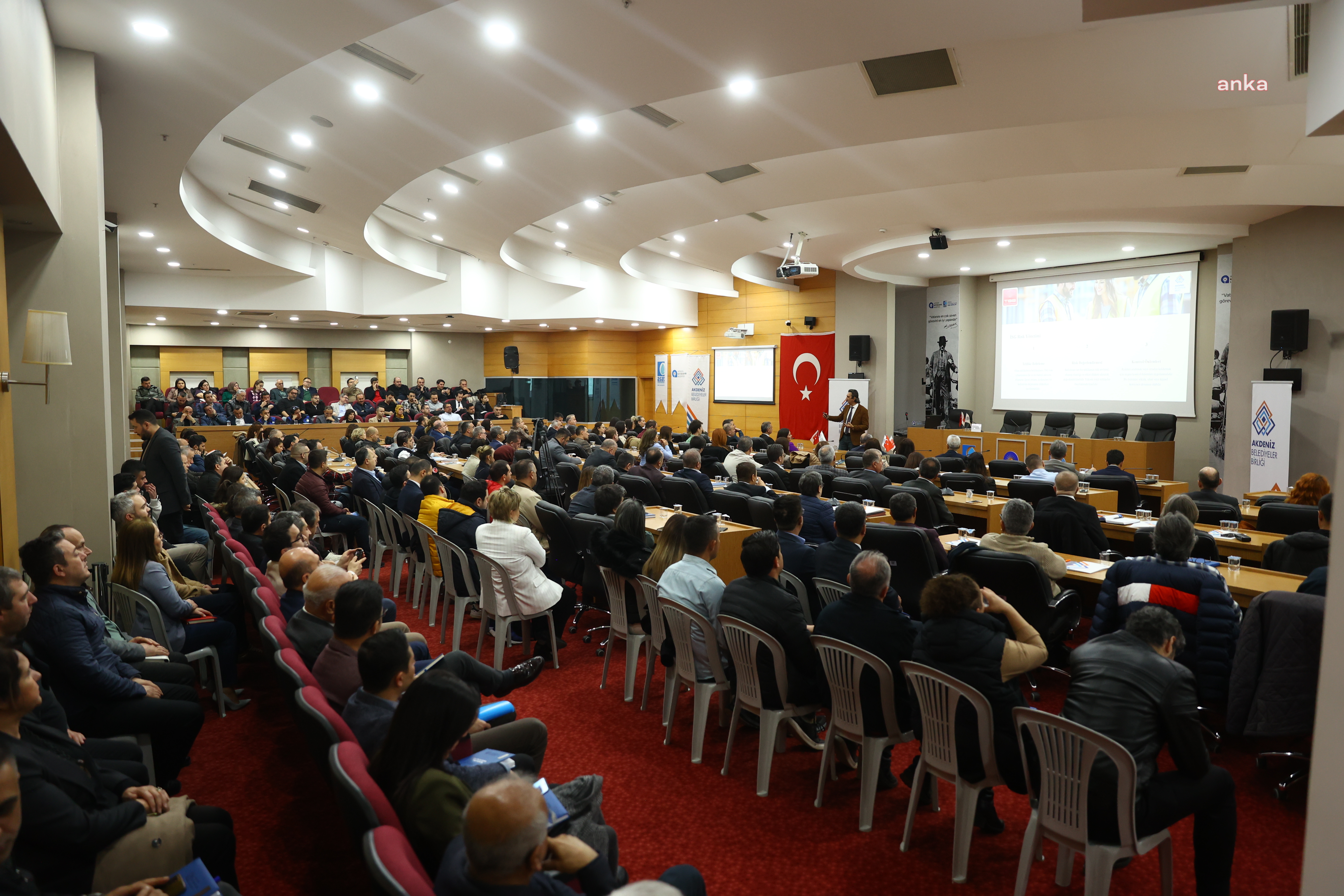 Akdeniz Belediyeler Birliği’nden üye belediye personeline "İş Sağlığı ve Güvenliği" eğitimi