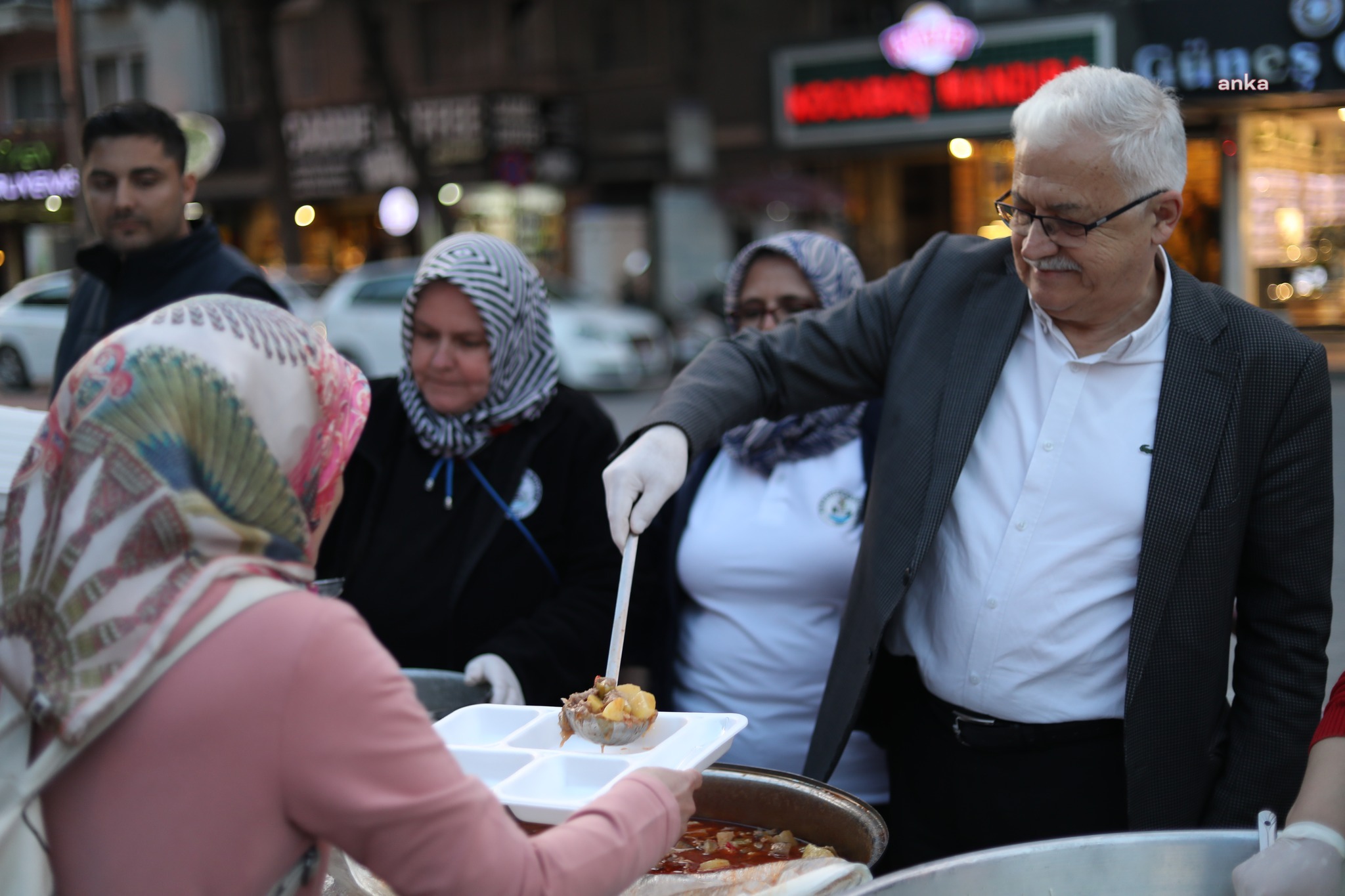 Burhaniye Belediye Başkanı Deveciler: "Ramazan yardımı kolilerimizi hazırlamaya başladık"