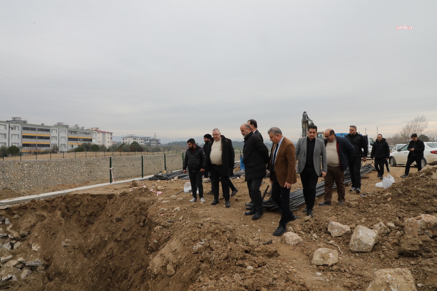Edremit Belediye Başkanı Ertaş, Eminkuyu mevkiinde yapımına başlanan köprüyü inceledi