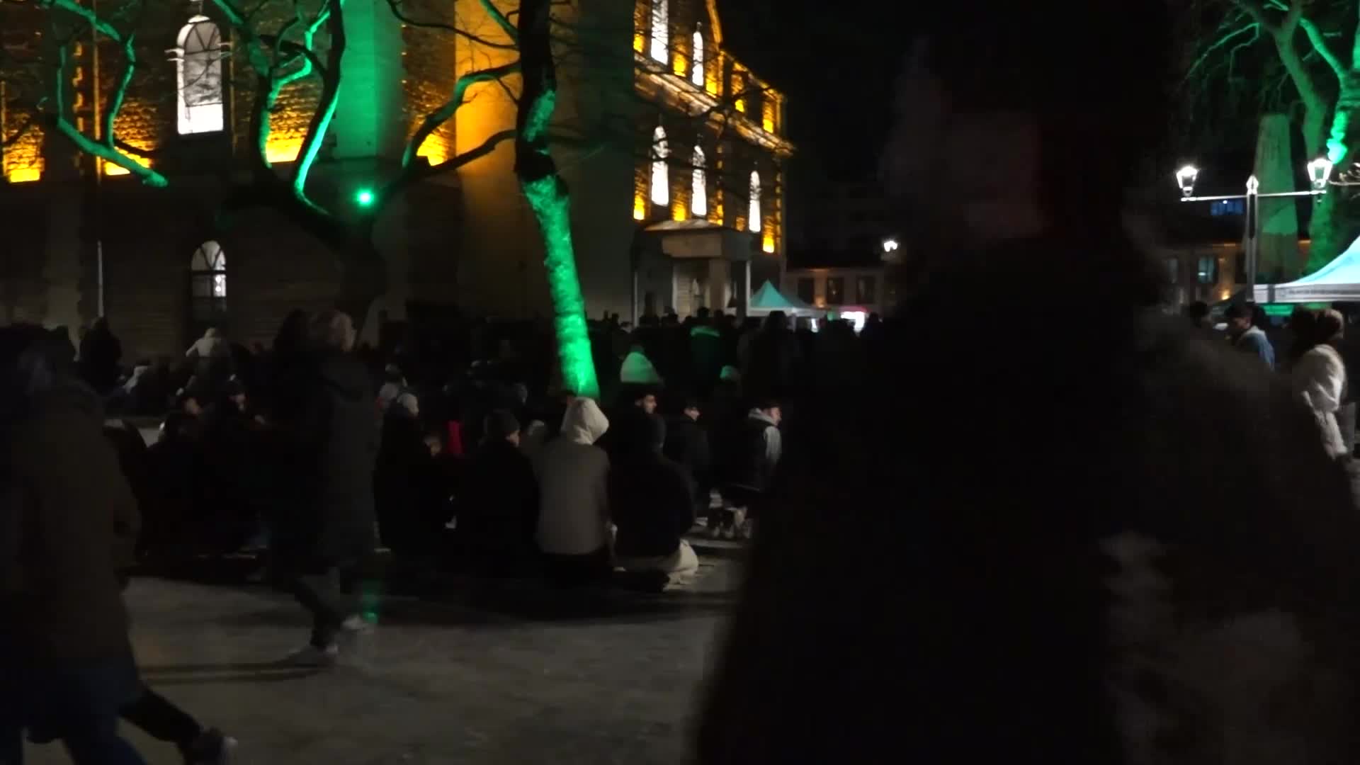 Balıkesir Büyükşehir Belediyesi'nden vatandaşlara sıcak süt, kandil simidi ve lokma ikramı