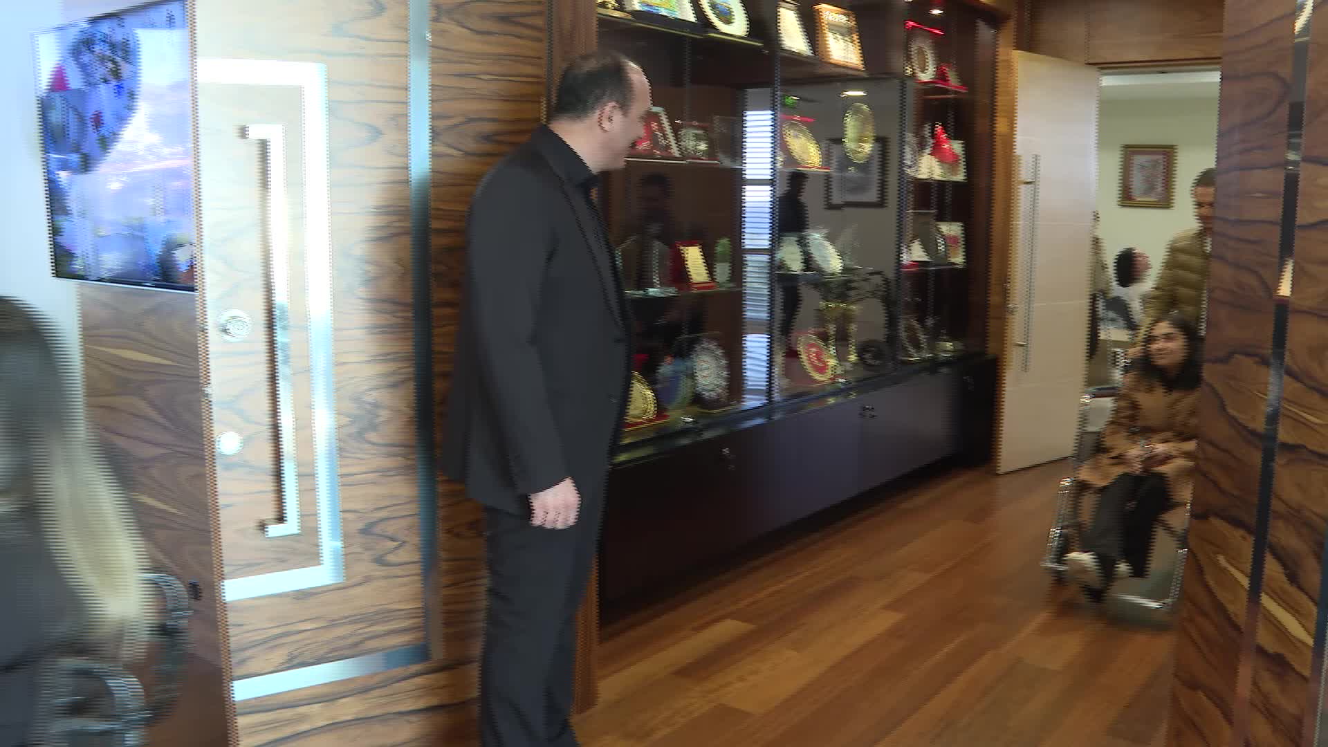 Konyaaltı Belediye Başkanı Kotan, özel gereksinimli personelle bir araya geldi