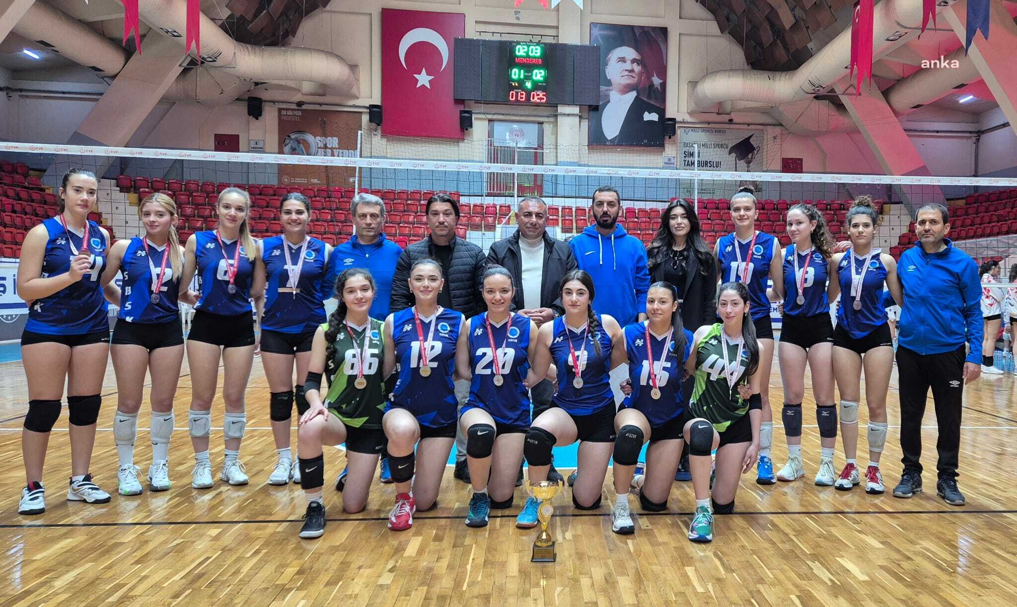 Seyhan Belediyespor Kulübü Genç Kadınlar Voleybol Takımı Adana 2'ncisi oldu