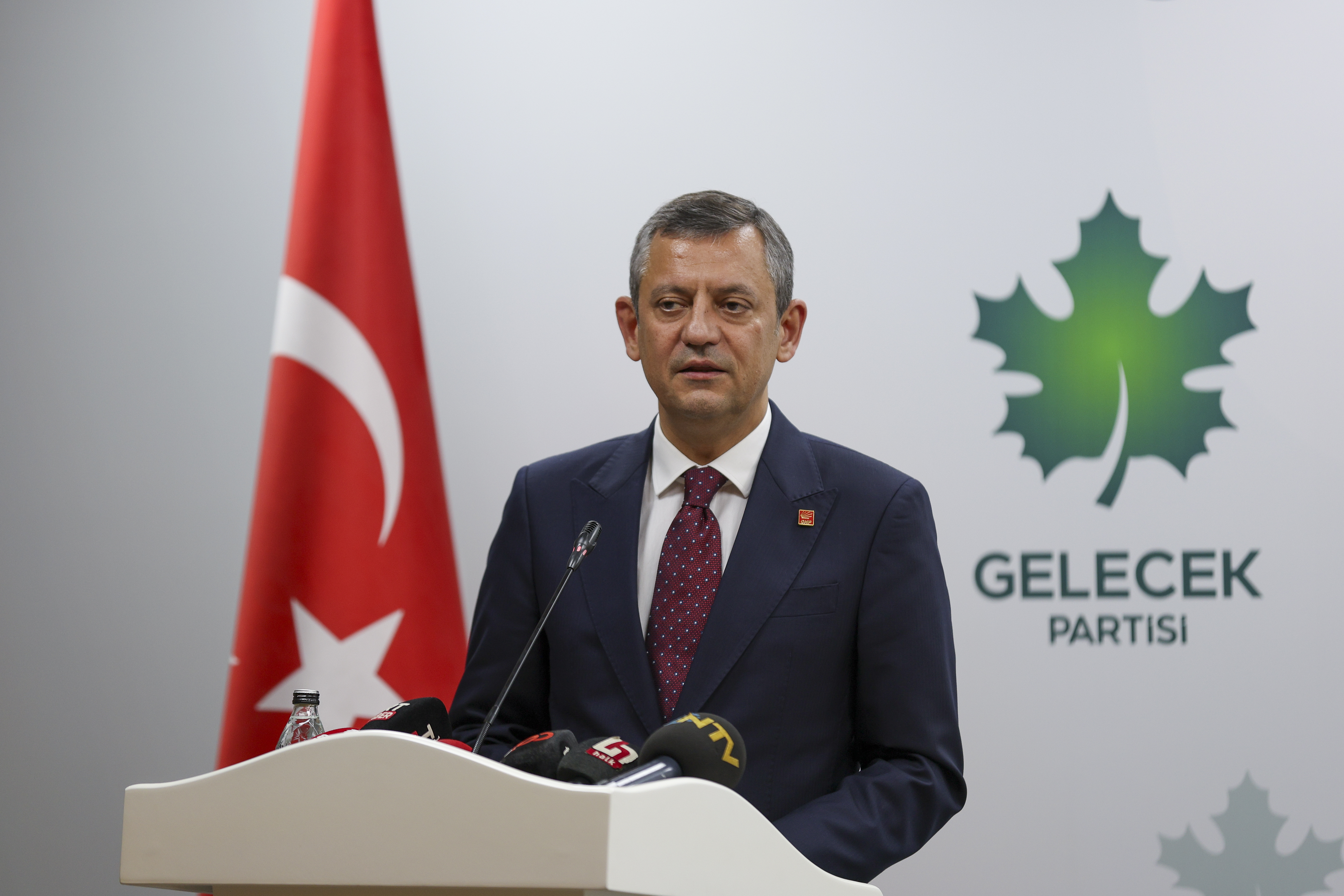 Özgür Özel, Gelecek Partisi’ni ziyaret etti... Özel’den Elitaş'a "cesaret" yanıtı: “Cesaret iki buçuk yıl vadeli bir iş değildir Sayın Elitaş. Biz bugünden varız”