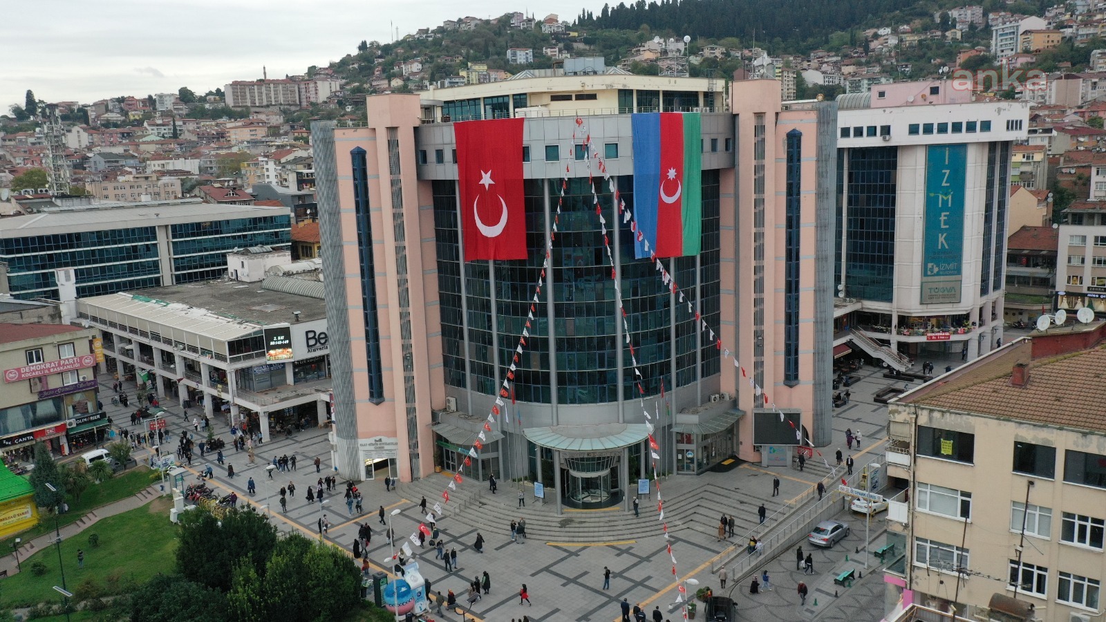 İZMİT BELEDİYESİNDE VEZNELER HAFTA SONU DA AÇIK OLACAK