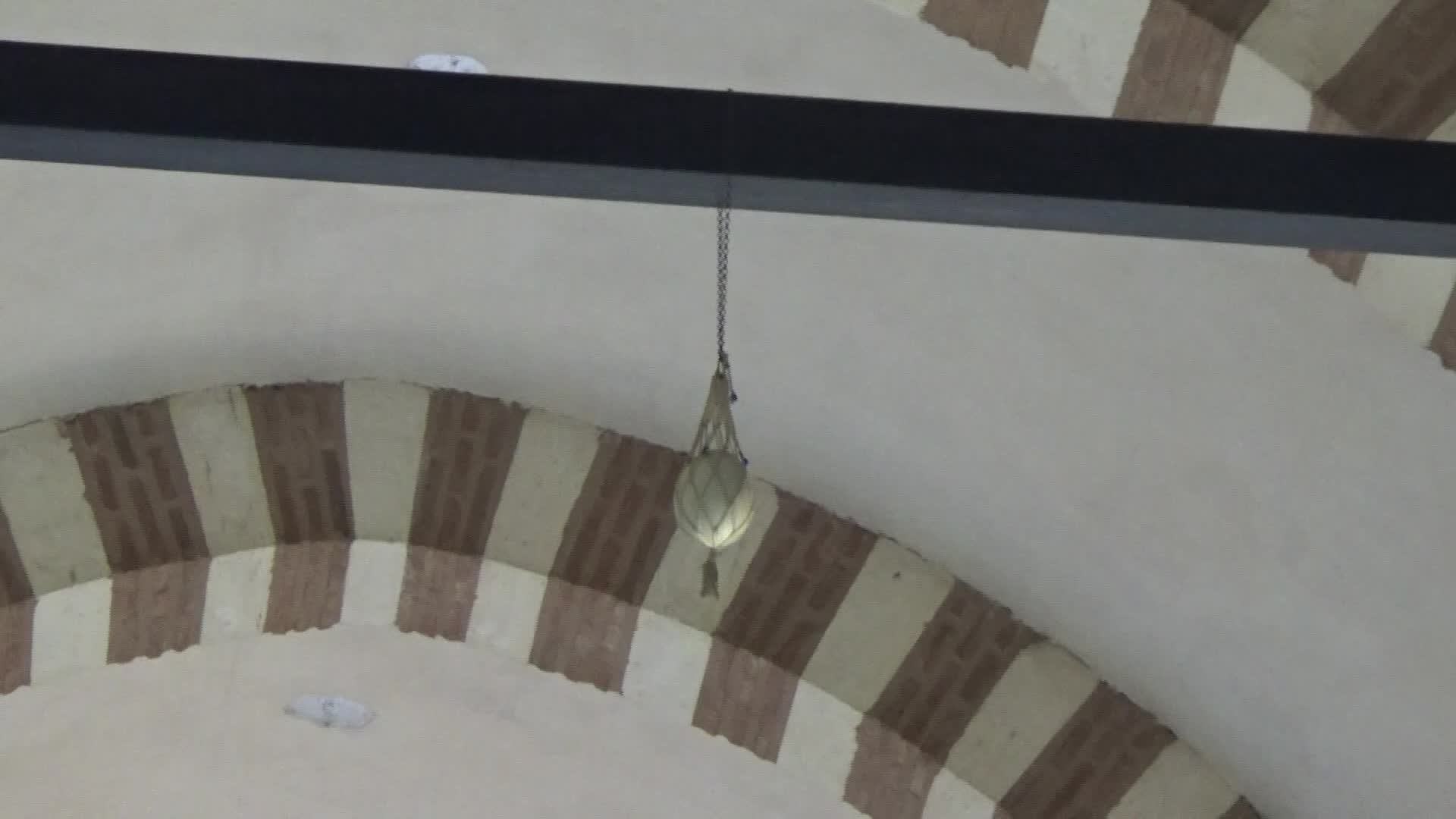 Edirne Kapalı Çarşısı'nda haşere ve örümcek ağına karşı deve kuşu yumurtası önlemi