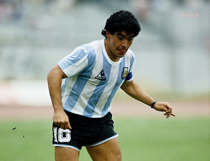 FUTBOLUN EFSANE İSMİ DİEGO MARADONA YAŞAMINI YİTİRDİ