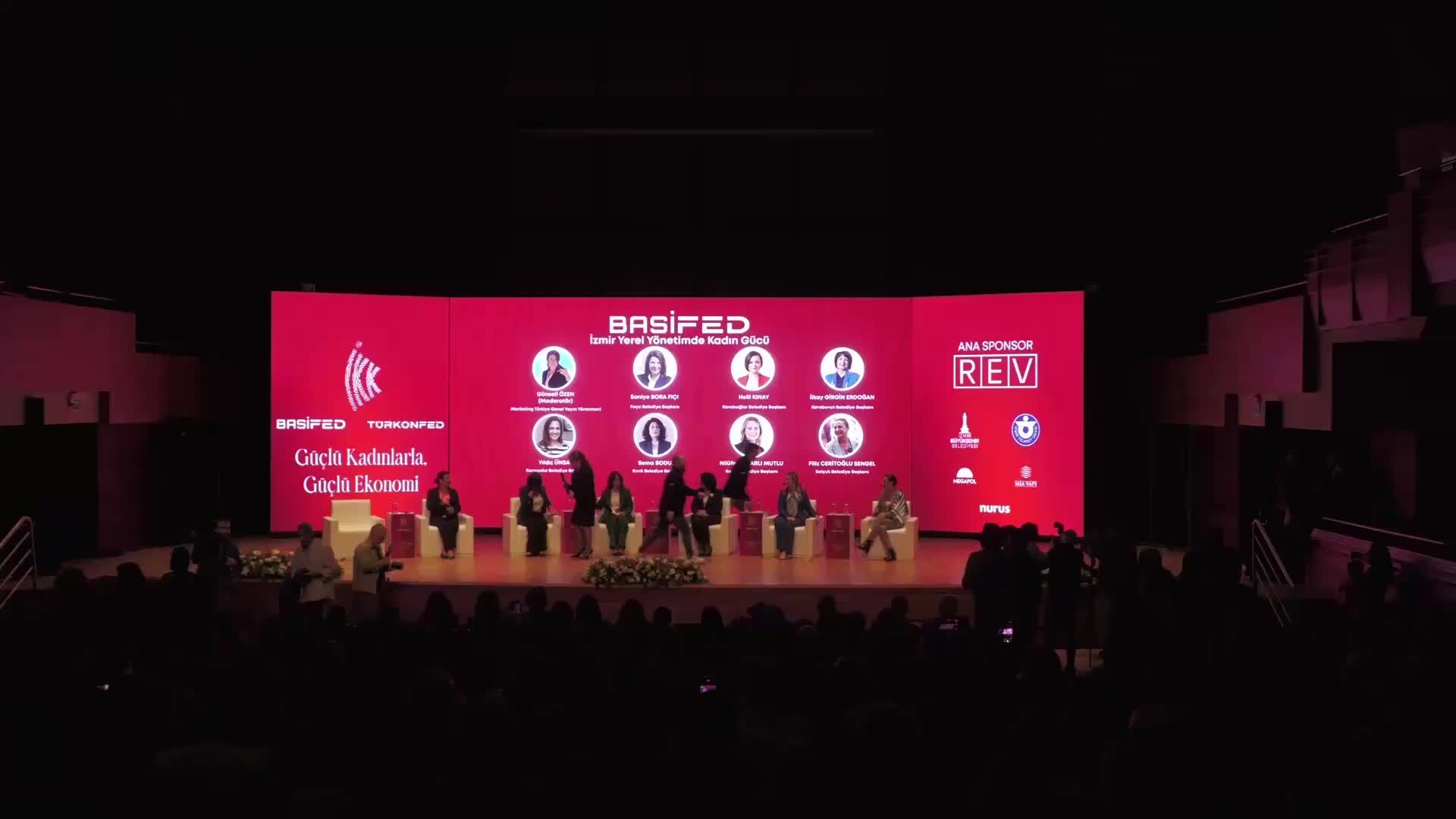 Kadın Kongresi’nde söz, İzmir’in kadın belediye başkanlarında… Başkanlardan ‘cesaret’ ve ‘dayanışma’ mesajı