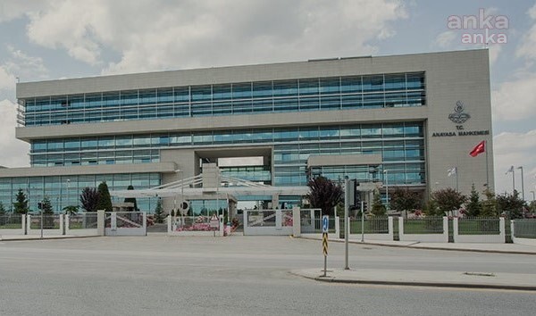 ANAYASA MAHKEMESİ'NDEN BİR KARAR DAHA: BANKTA OTURMA EYLEMİ SERBEST