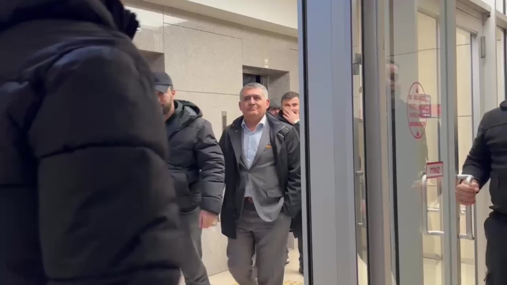 TÜSİAD YİK Başkanı Ömer Aras ve TÜSİAD Başkanı Orhan Turan, yurt dışı çıkış yasağı ve adli kontrolle serbest bırakıldı
