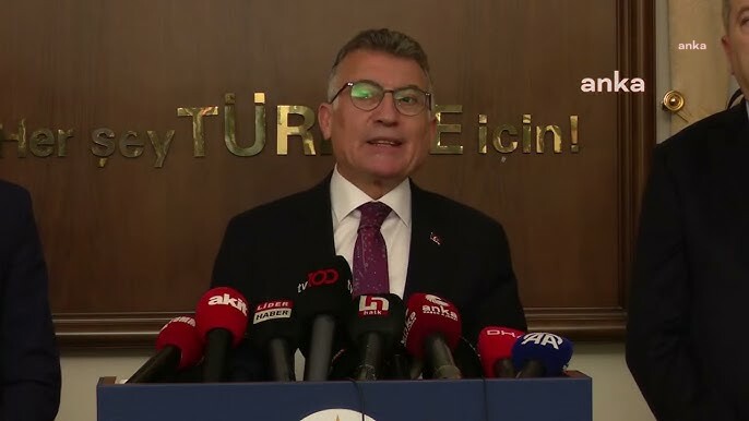 “Emekli bayram ikramiyesi” haftaya yapılacak EKK toplantısına kaldı… AK Partili kurmaylar: “Hava muhalefeti dolayısıyla yarın yapılacak EKK iptal oldu. Önümüzdeki hafta Pazartesi veya Salı toplanabilir”