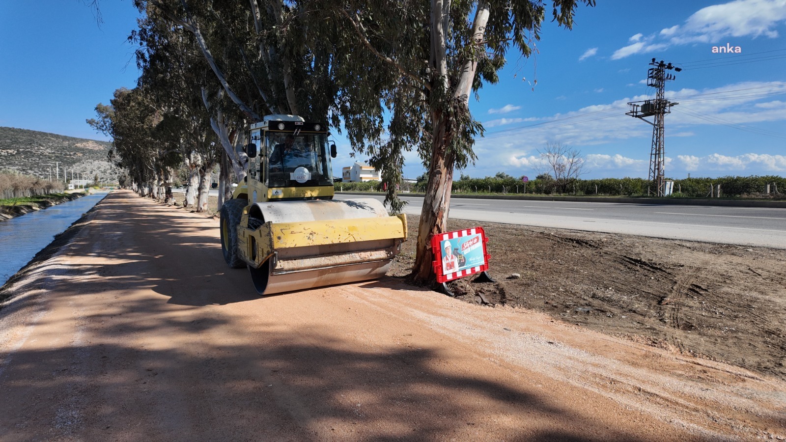 Silifke Belediyesi, yol yapım ve bakım çalışmalarını sürdürüyor