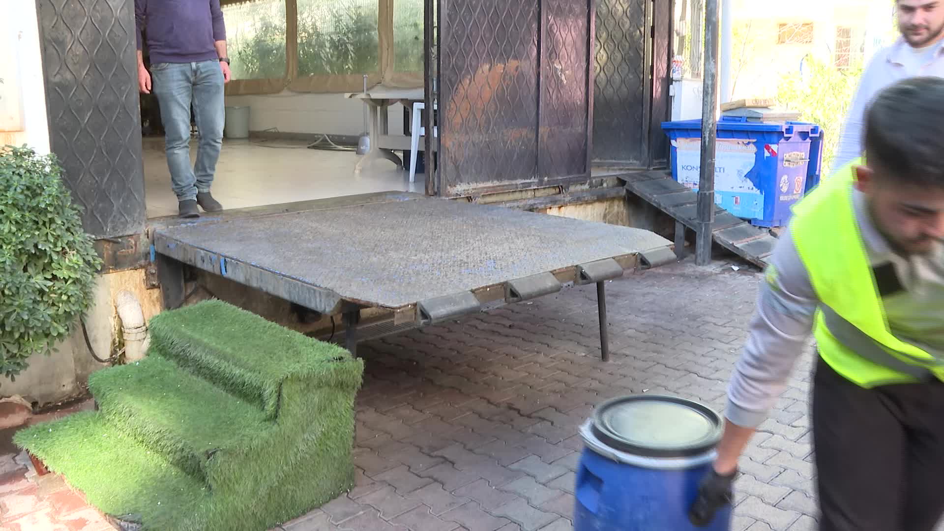 Konyaaltı Belediyesi atık yağları geri dönüşüm için topluyor